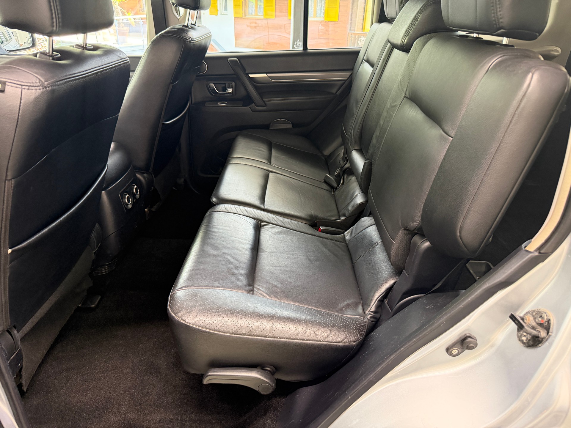 MITSUBISHI Pajero 3.2 DI-D Intense Automatic-image-12
