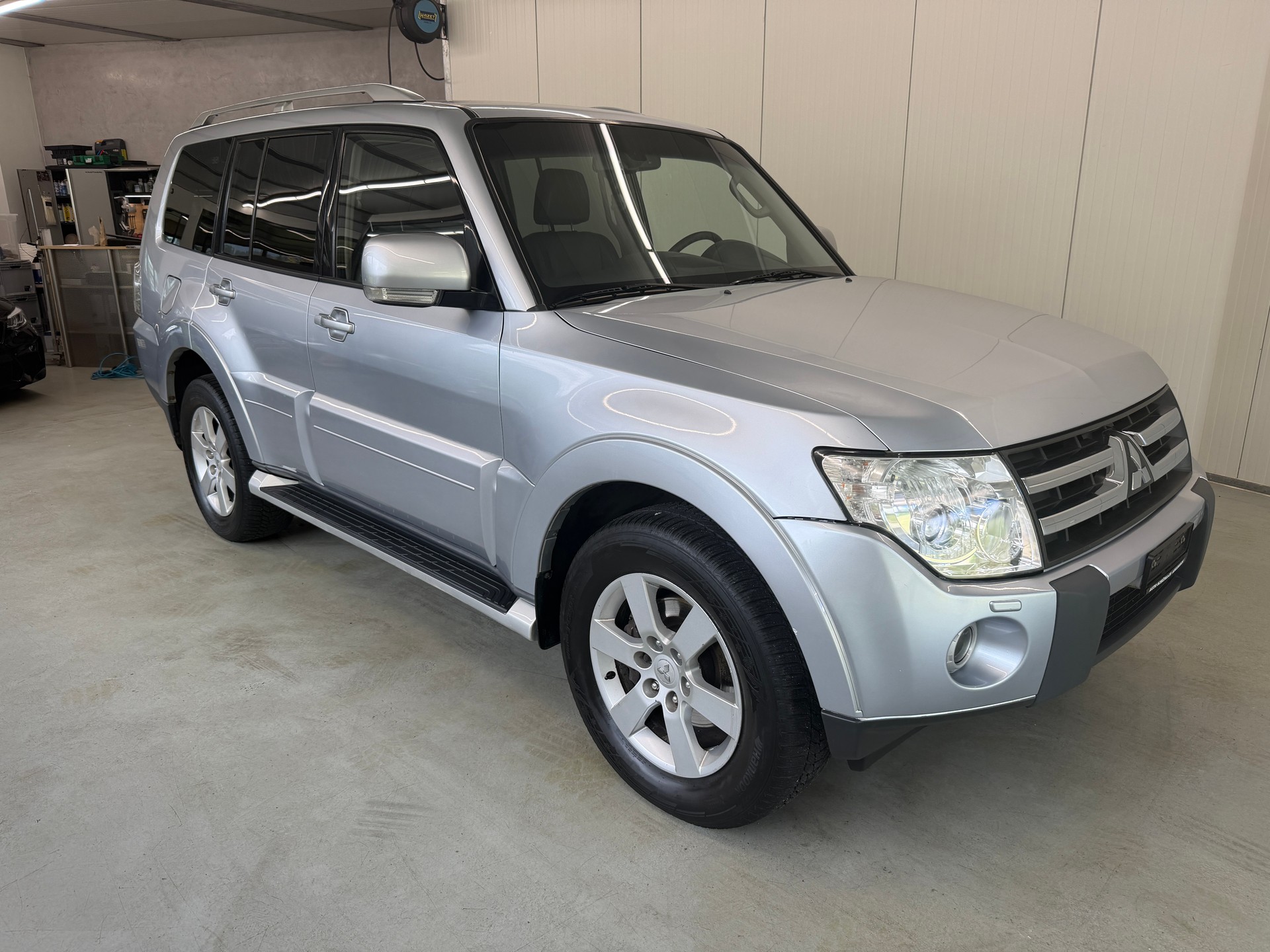 MITSUBISHI Pajero 3.2 DI-D Intense Automatic-image-1