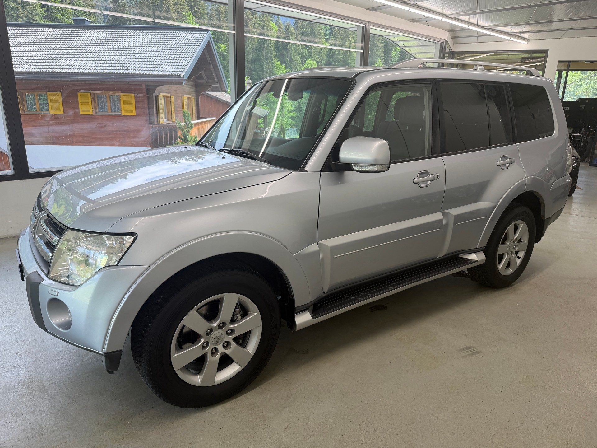 MITSUBISHI Pajero 3.2 DI-D Intense Automatic-image-6