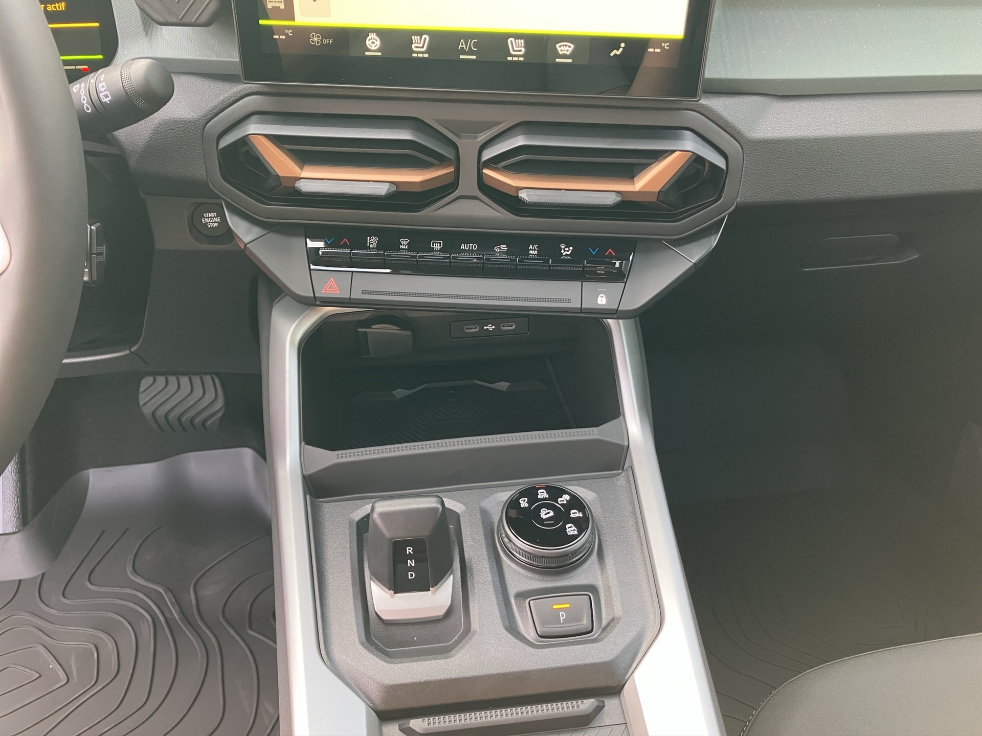 DACIA Bigster TCe 150 48V Extreme 4x4-image-11
