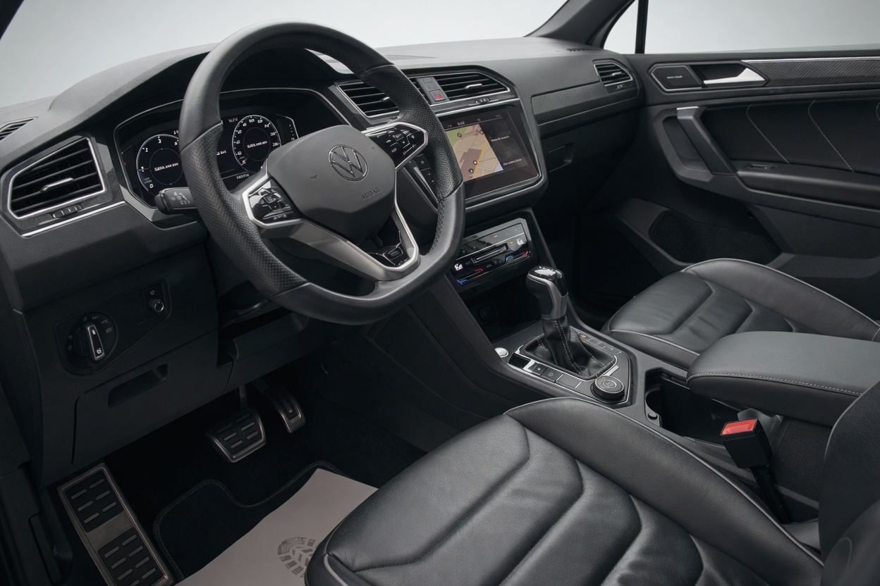 VW Tiguan 2.0 TDI SCR R-Line 4Motion DSG-image-8