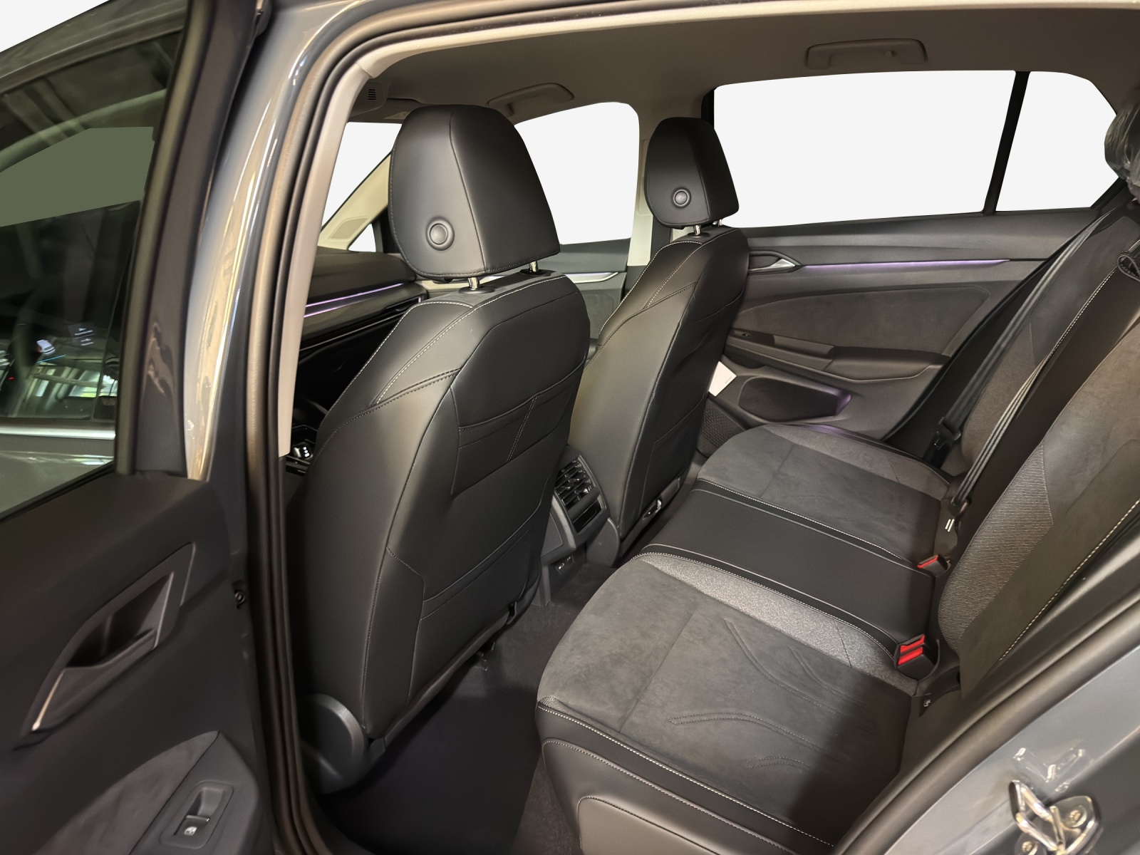 VW Golf 1.5 TSI PHEV Style-image-11