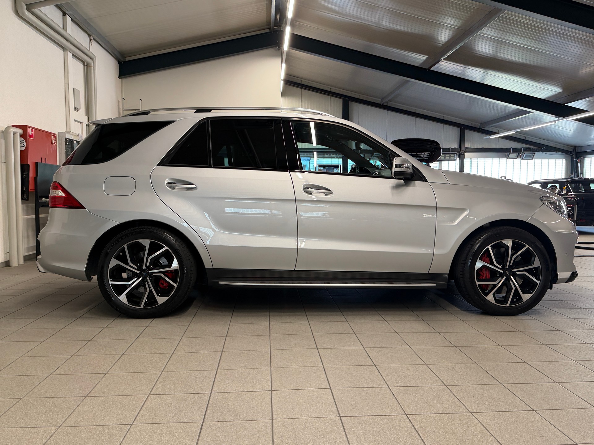 MERCEDES-BENZ ML 63 V8 AMG-image-3