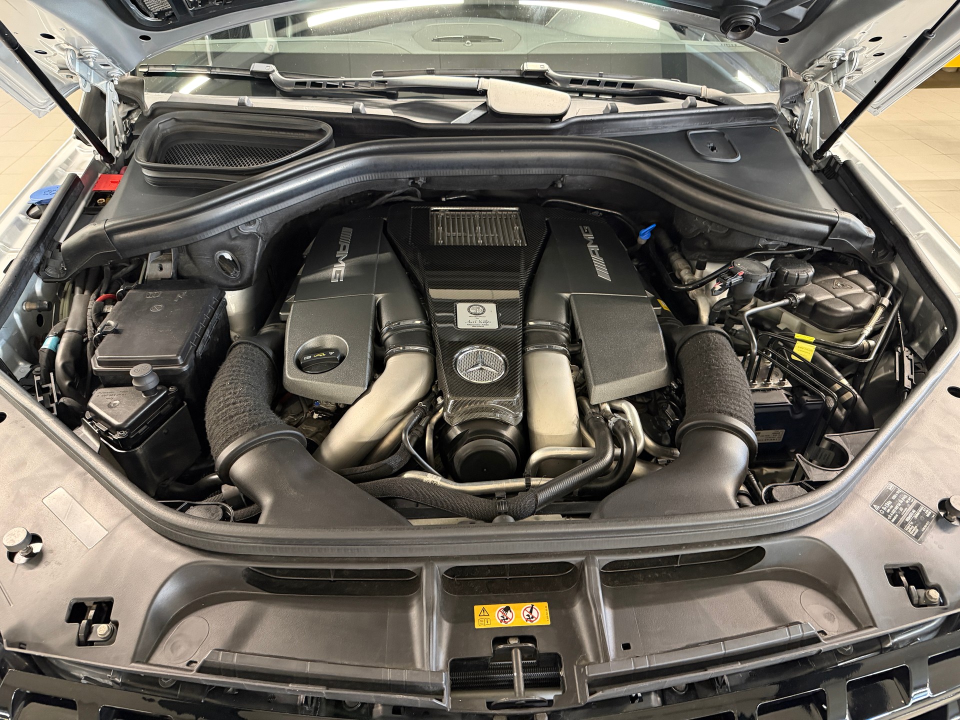 MERCEDES-BENZ ML 63 V8 AMG-image-9