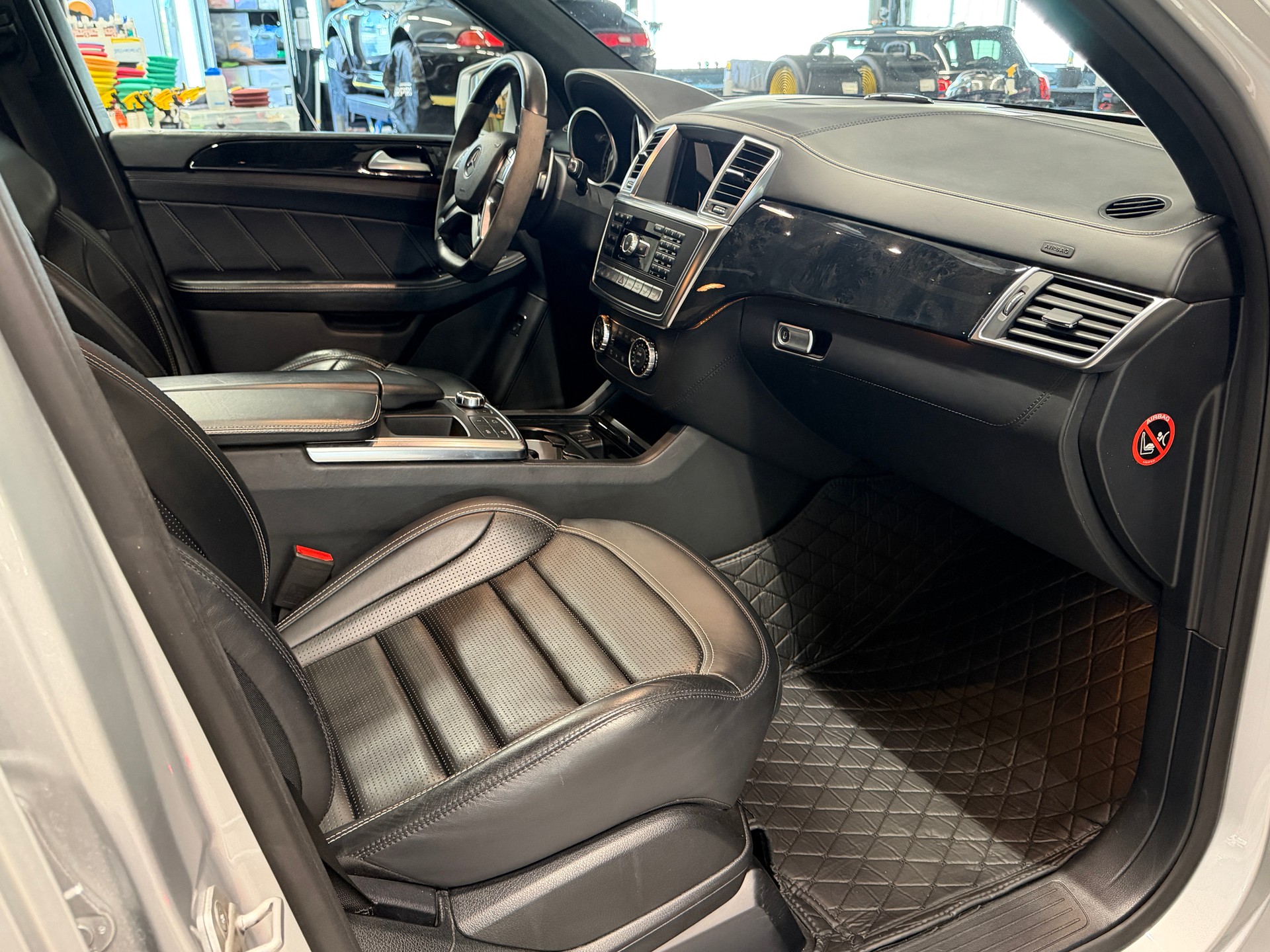MERCEDES-BENZ ML 63 V8 AMG-image-8