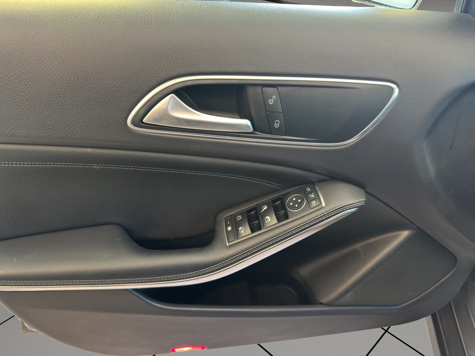 MERCEDES-BENZ GLA 250 Urban 4Matic-image-6