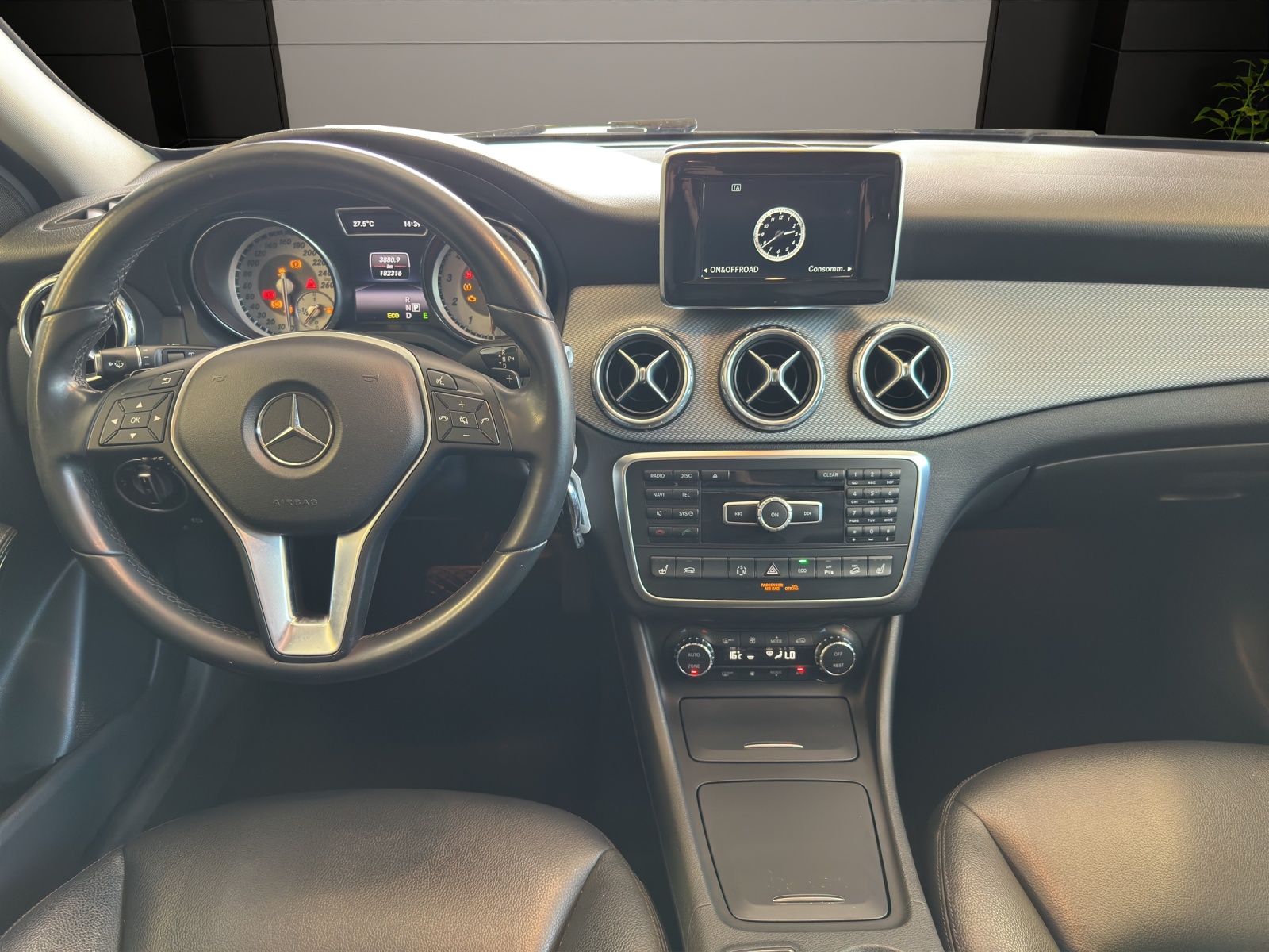 MERCEDES-BENZ GLA 250 Urban 4Matic-image-8