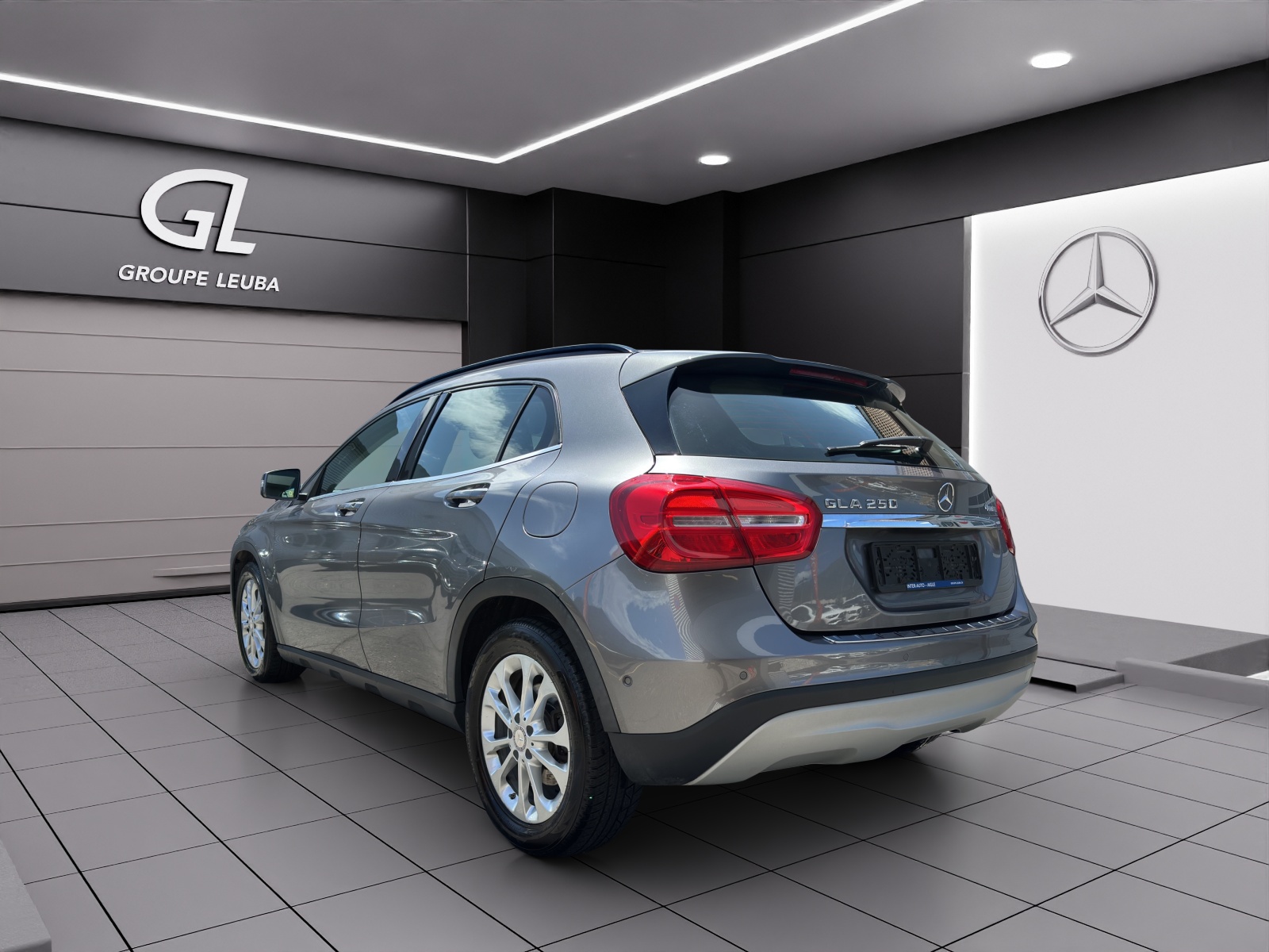 MERCEDES-BENZ GLA 250 Urban 4Matic-image-3