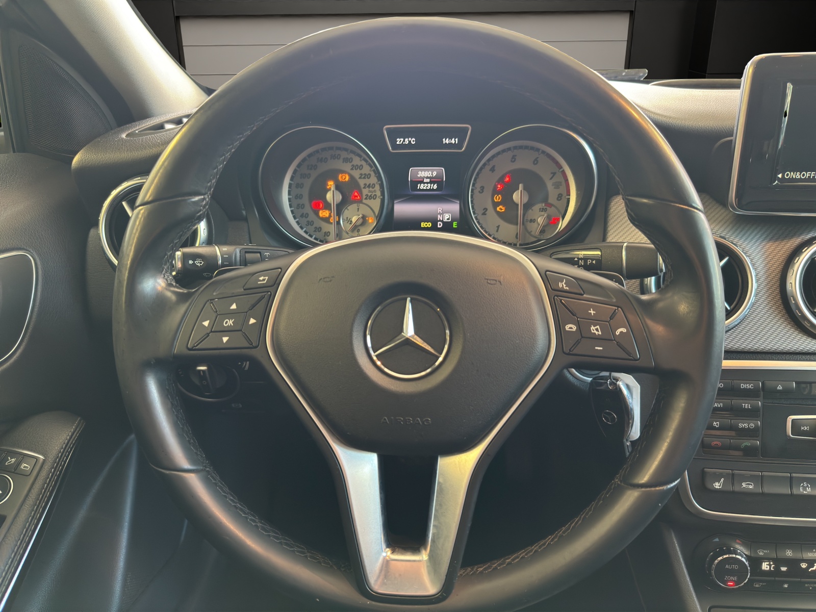 MERCEDES-BENZ GLA 250 Urban 4Matic-image-9
