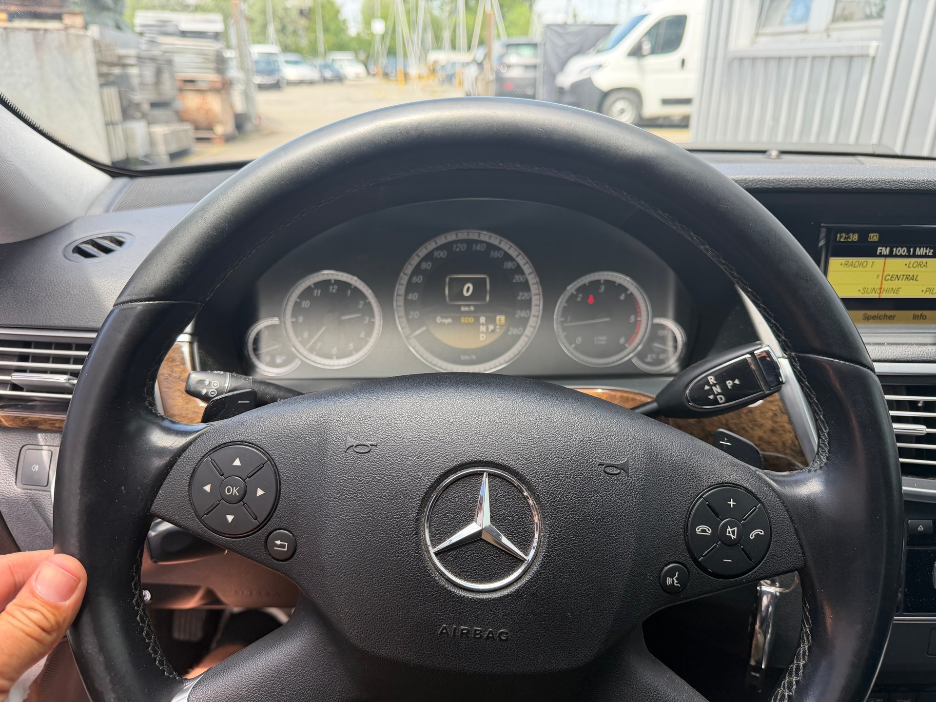 MERCEDES-BENZ E 250 CDI BlueEfficiency 7G-Tronic-image-12