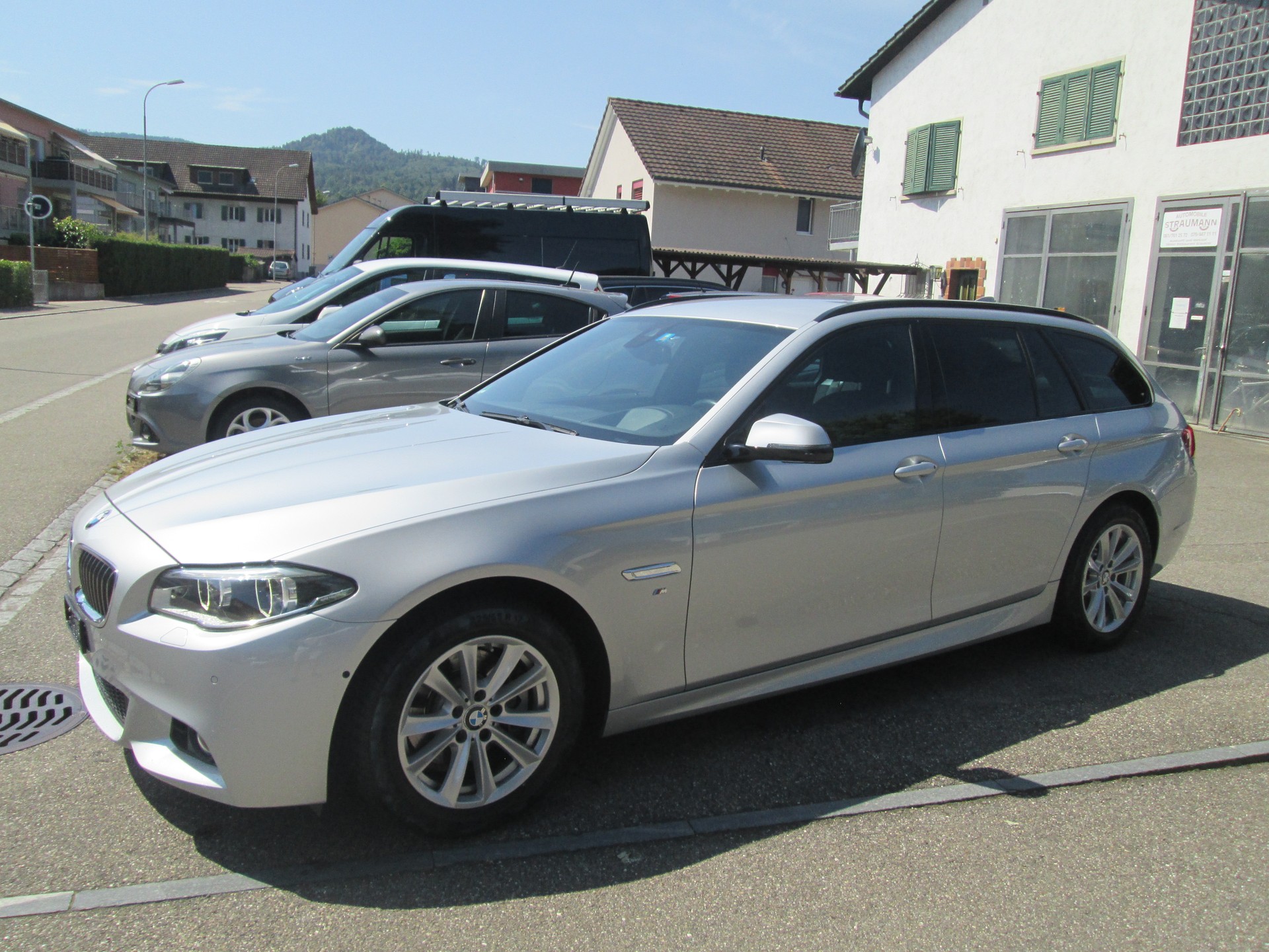 BMW 520d Touring xDrive Luxury Line Steptronic-image-0