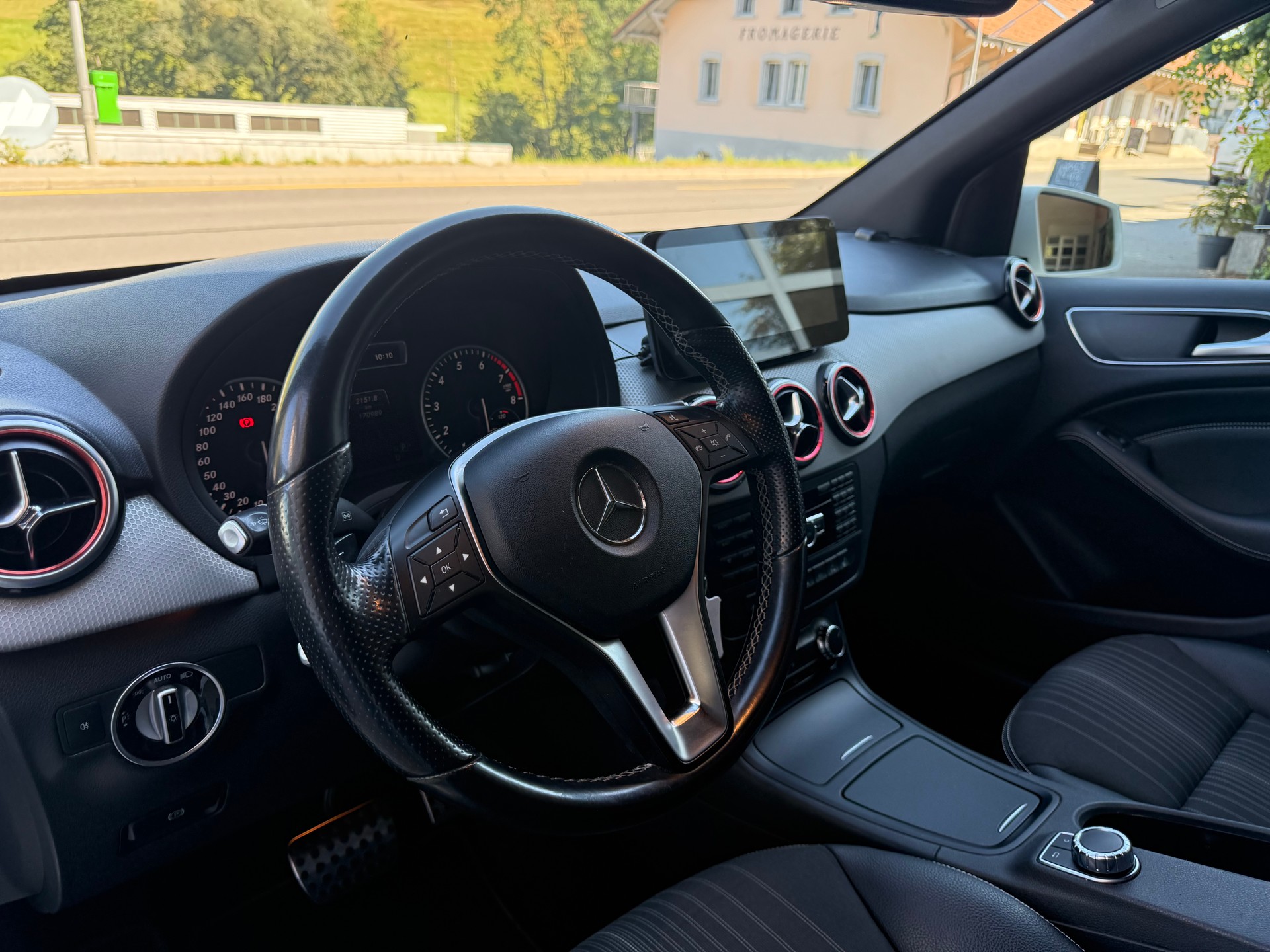 MERCEDES-BENZ B 250 7G-DCT-image-10