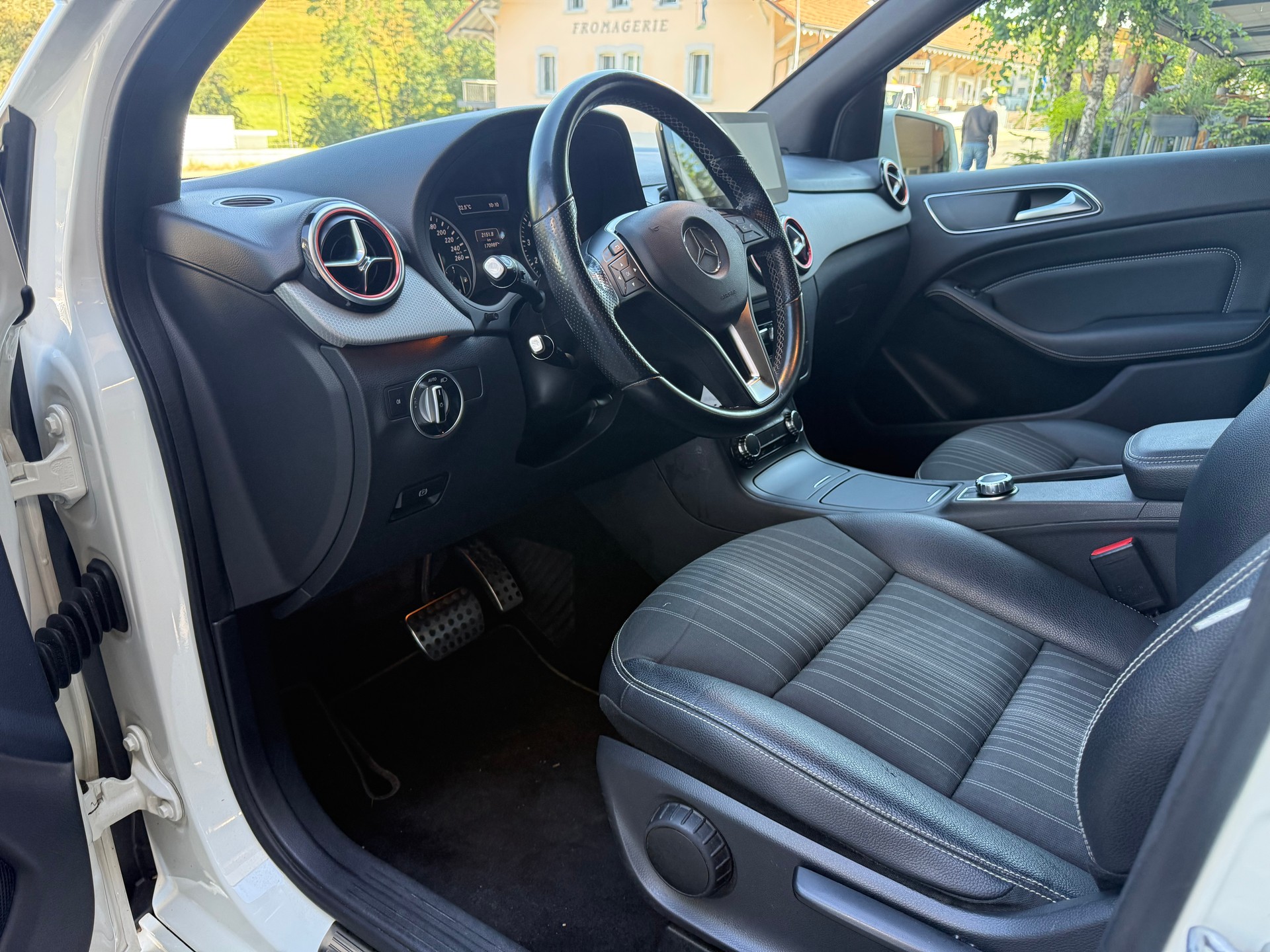 MERCEDES-BENZ B 250 7G-DCT-image-9