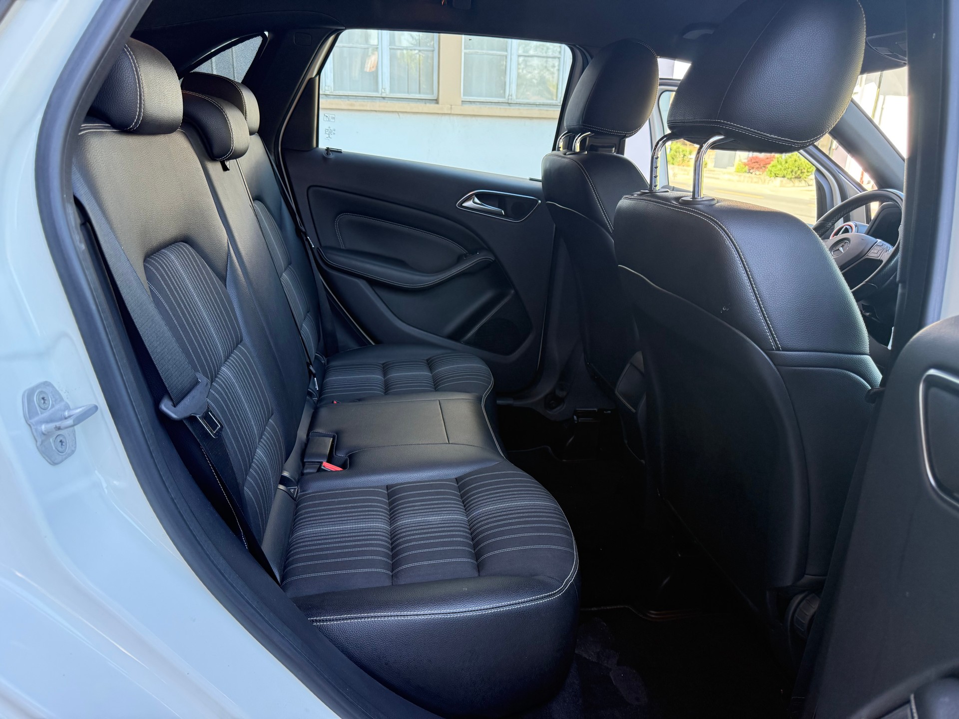 MERCEDES-BENZ B 250 7G-DCT-image-12