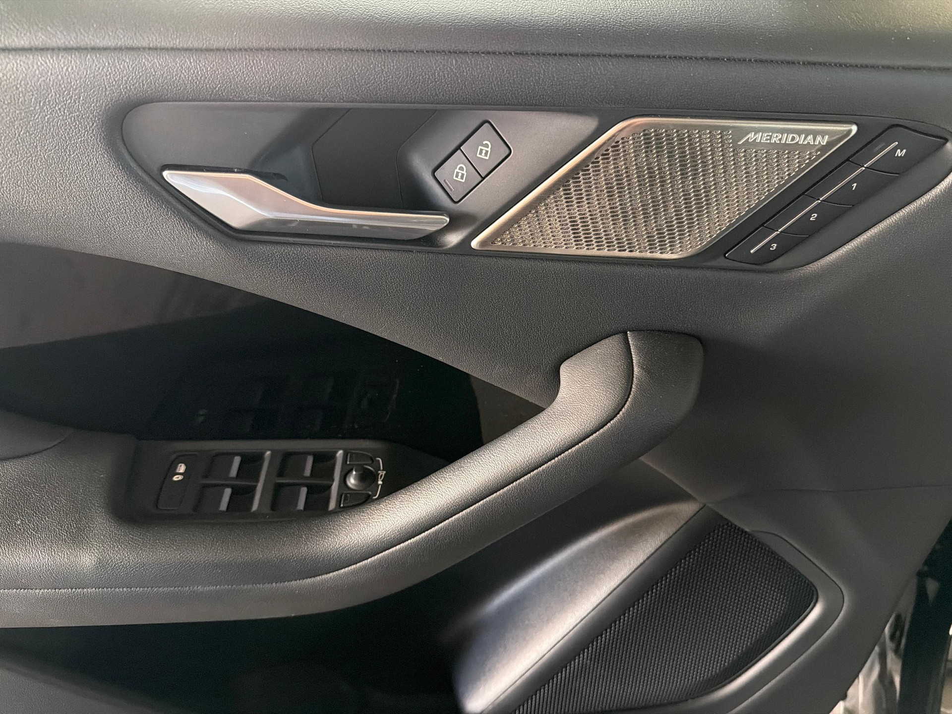 JAGUAR I-Pace EV400 SE AWD 3-Phasen / Leasing ab 3.99% mit Protect Autoversicherung-image-14