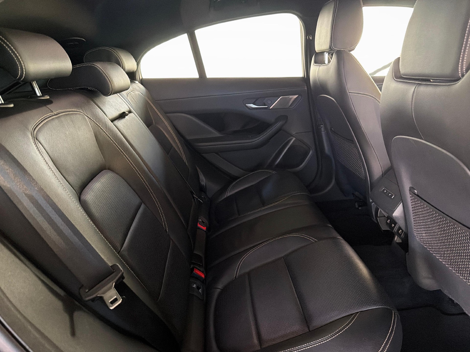 JAGUAR I-Pace EV400 SE AWD 3-Phasen / Leasing ab 0.99% mit Protect Autoversicherung-image-9