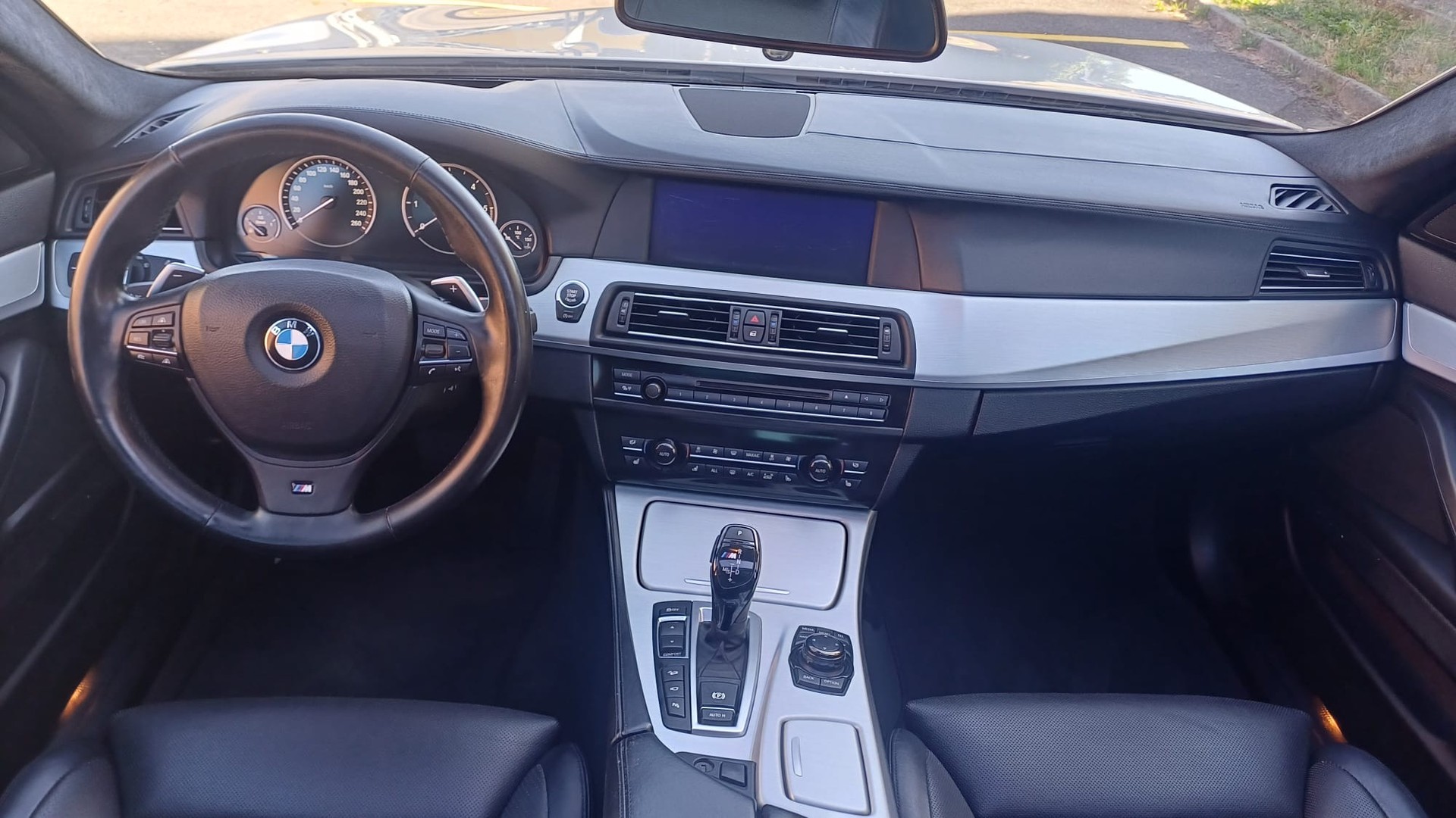 BMW M550d xDrive Touring Steptronic-image-12