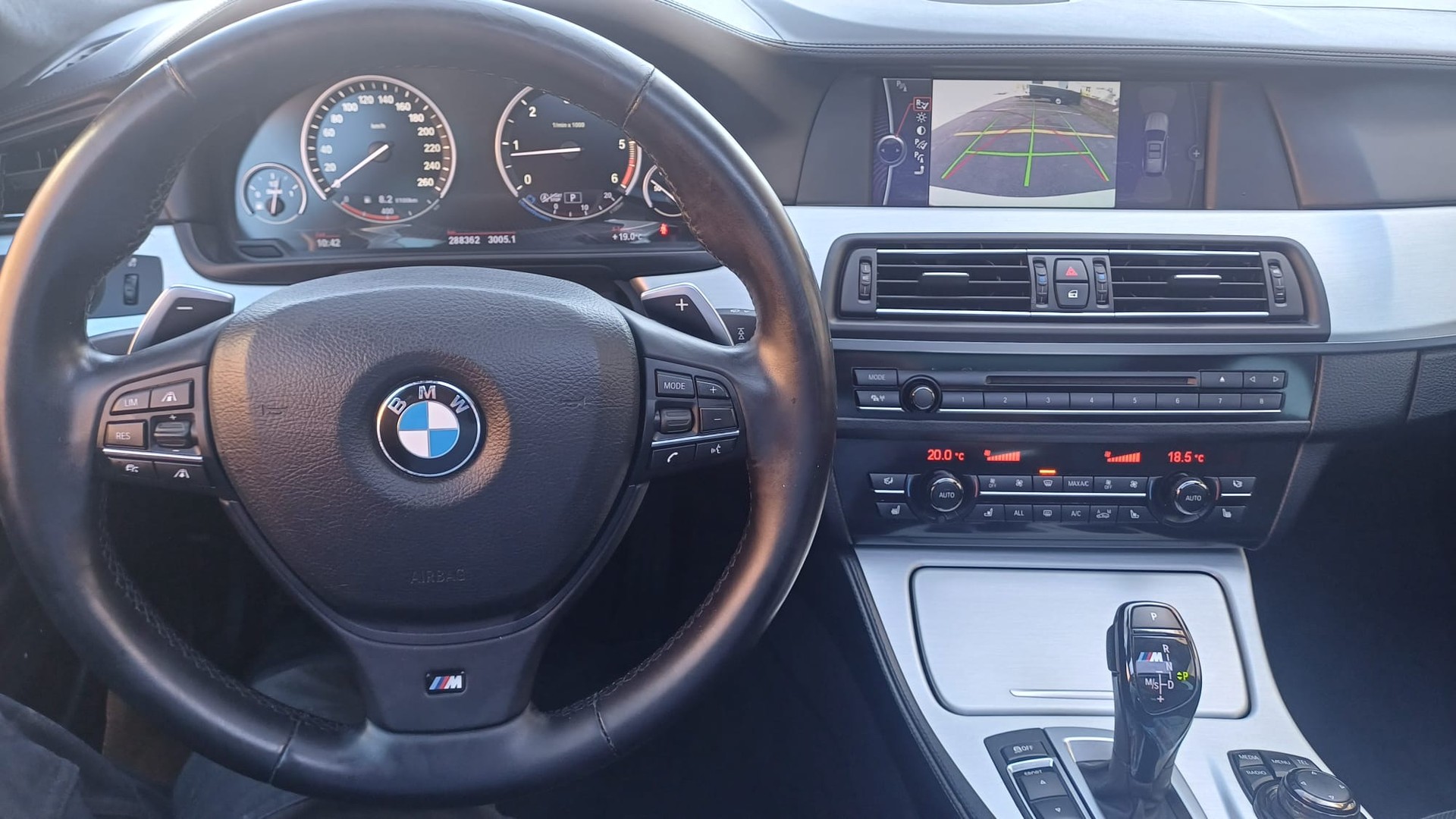 BMW M550d xDrive Touring Steptronic-image-13