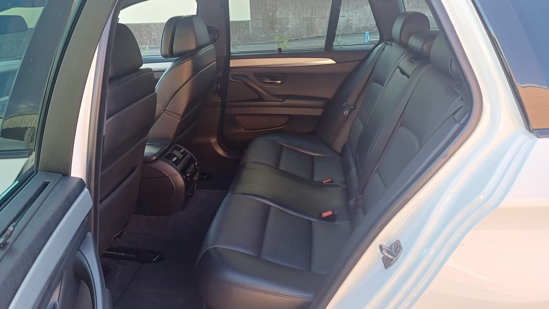 BMW M550d xDrive Touring Steptronic-image-11