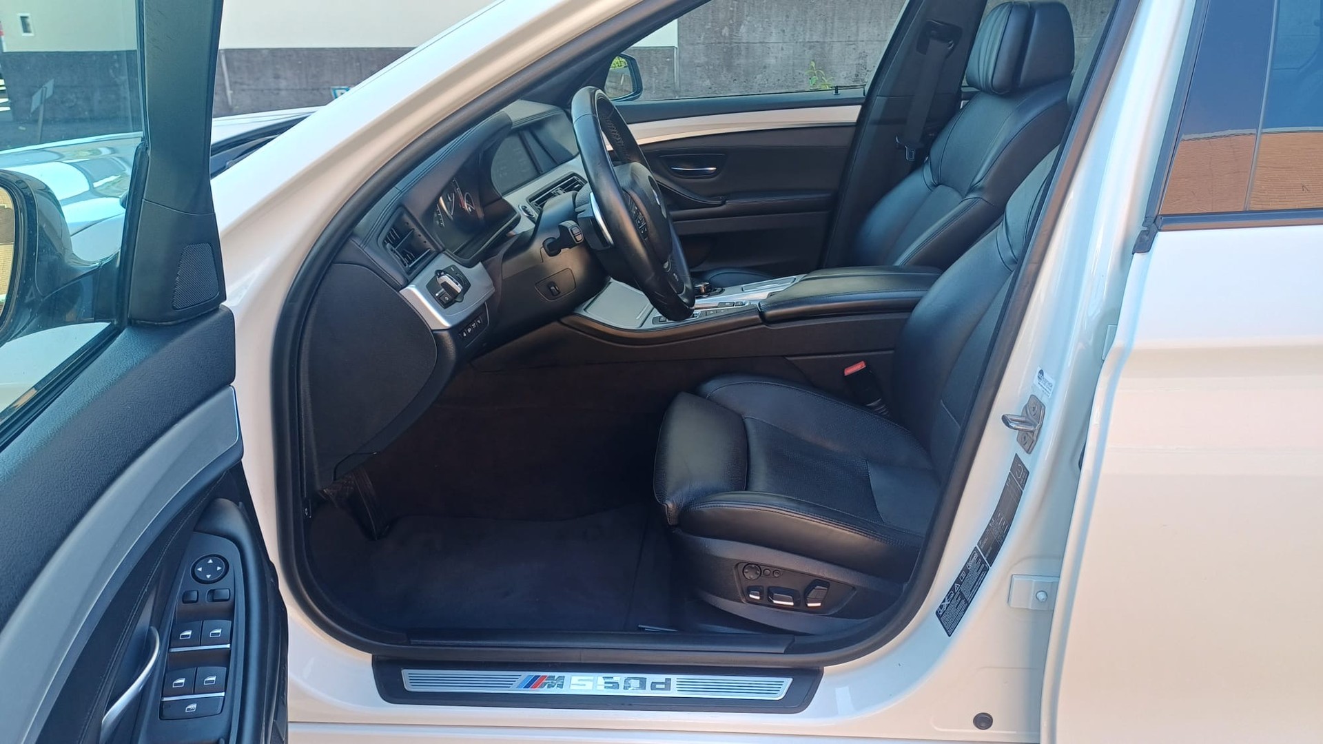 BMW M550d xDrive Touring Steptronic-image-8