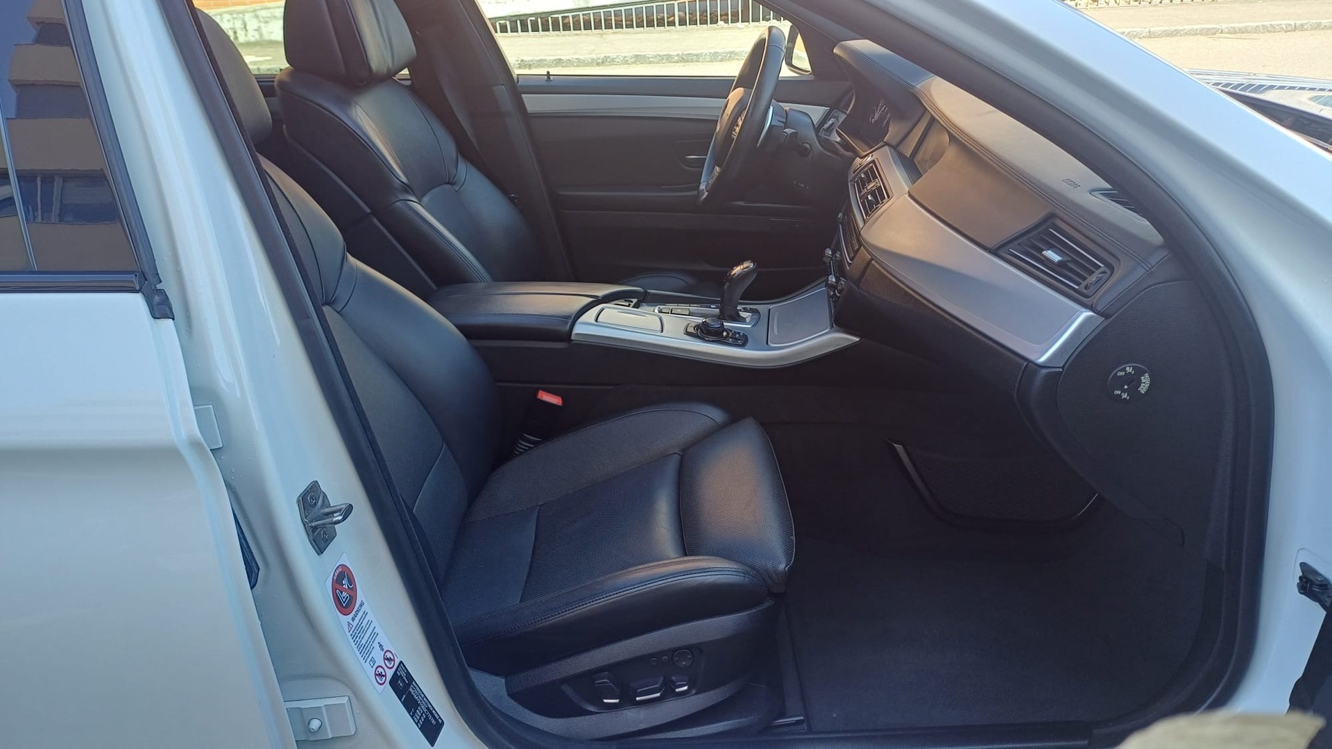 BMW M550d xDrive Touring Steptronic-image-9