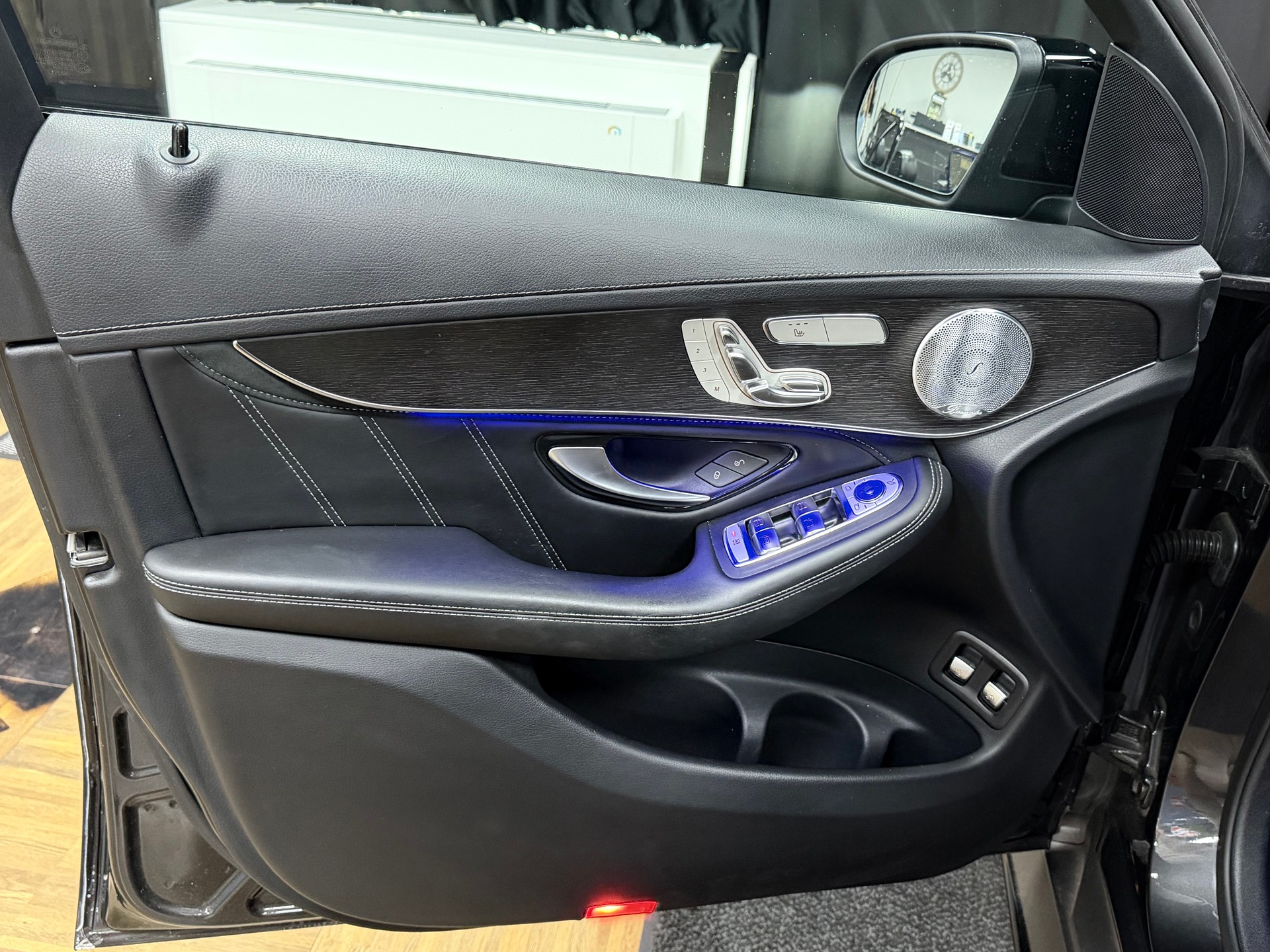 MERCEDES-BENZ GLC 63 S AMG 4Matic 9G-Tronic-image-11