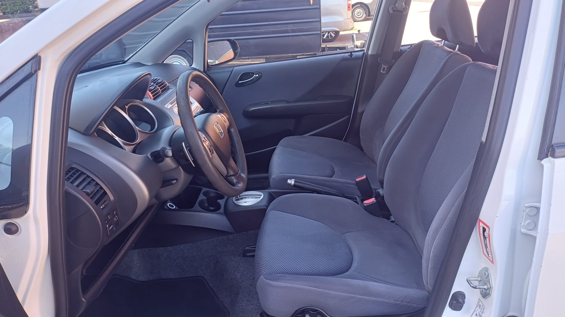 HONDA Jazz 1.4i LS Formula 1 CVT-image-6