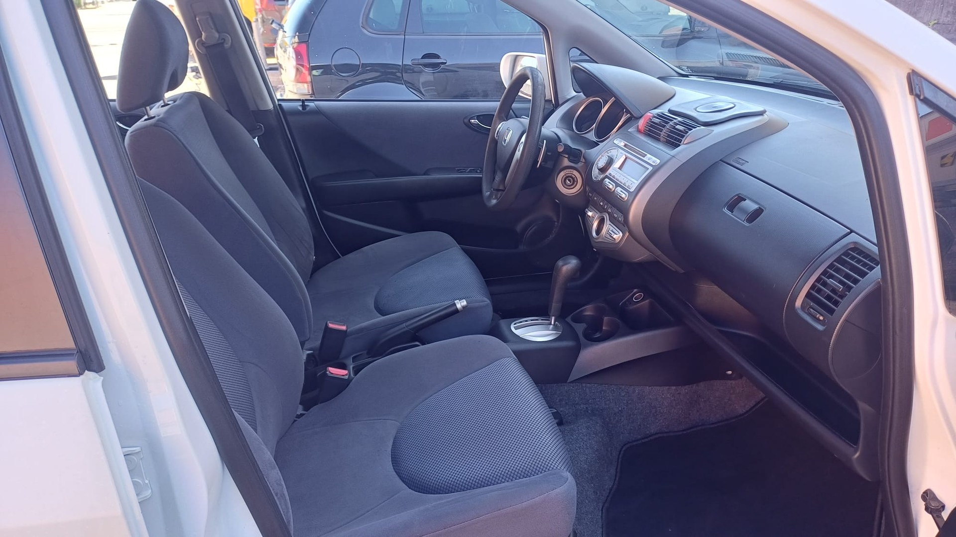 HONDA Jazz 1.4i LS Formula 1 CVT-image-8