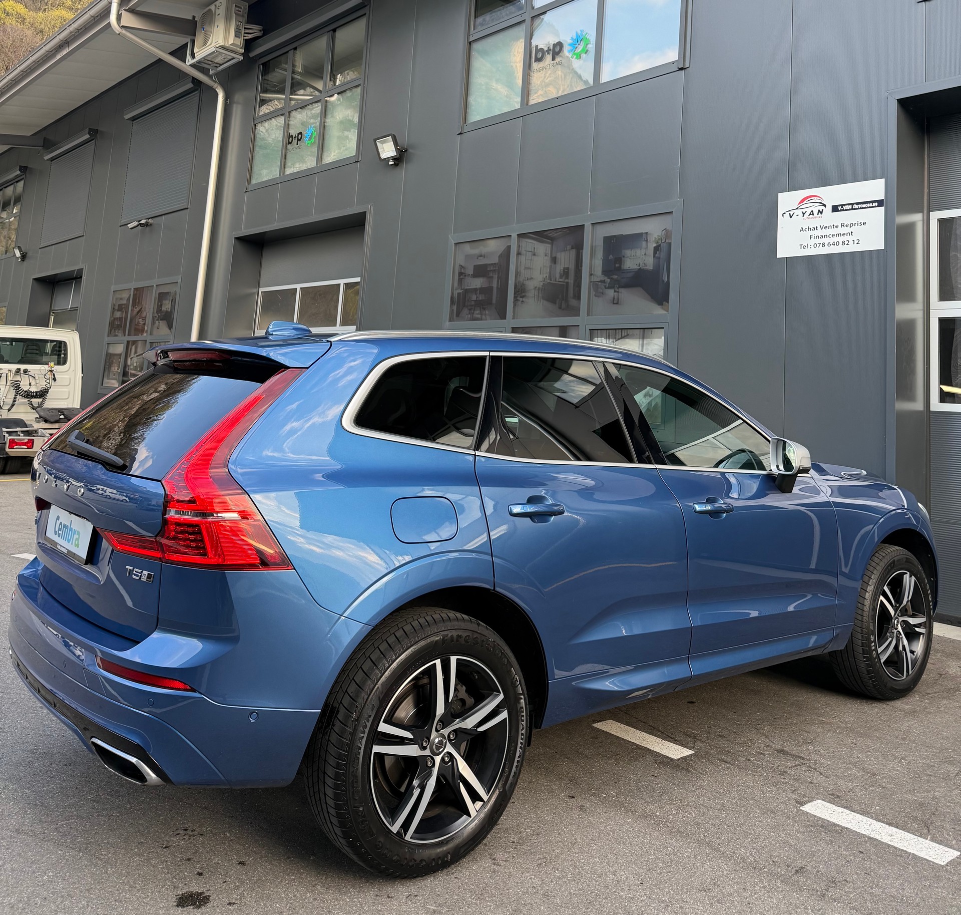 VOLVO XC60 T5 AWD R-Design Geartronic-image-4