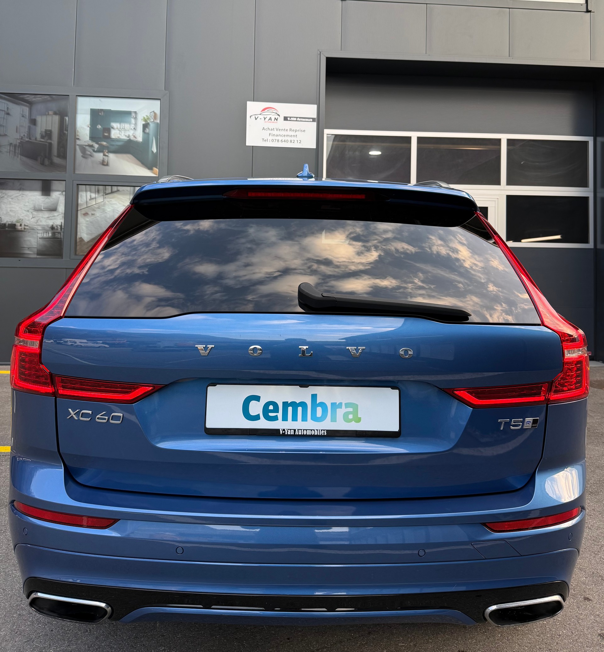 VOLVO XC60 T5 AWD R-Design Geartronic-image-3