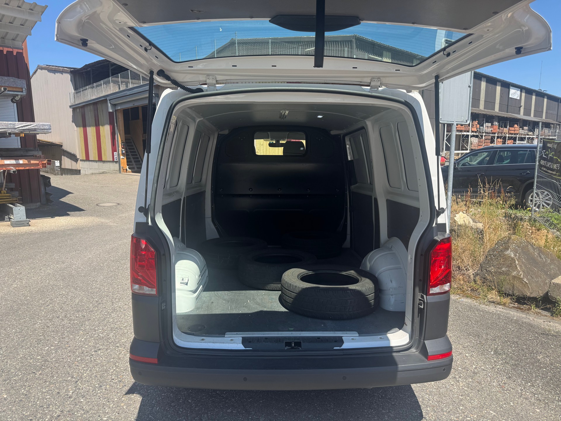 VW T6.1 2.0 TDI-image-2