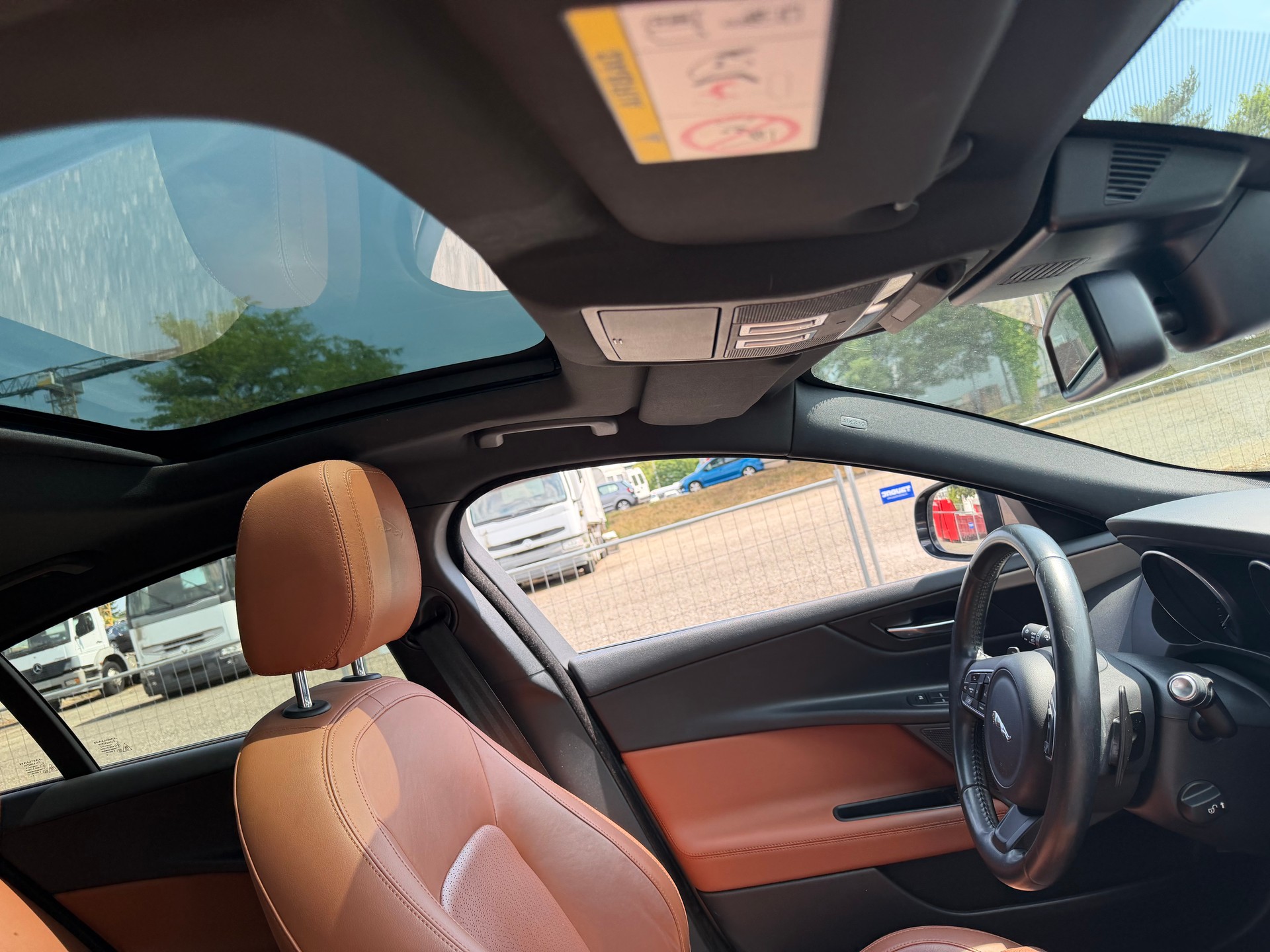 JAGUAR XE 20d Prestige Automat-image-9