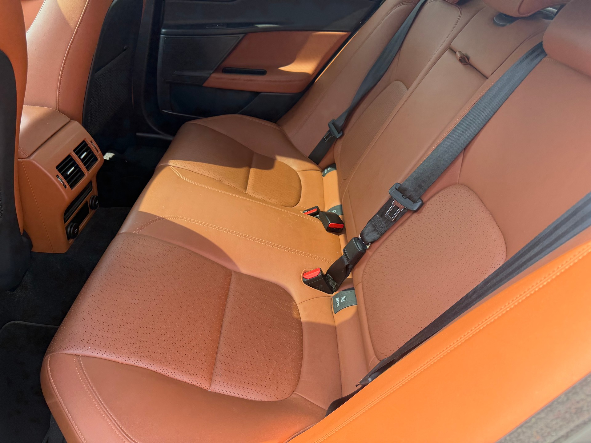 JAGUAR XE 20d Prestige Automat-image-5