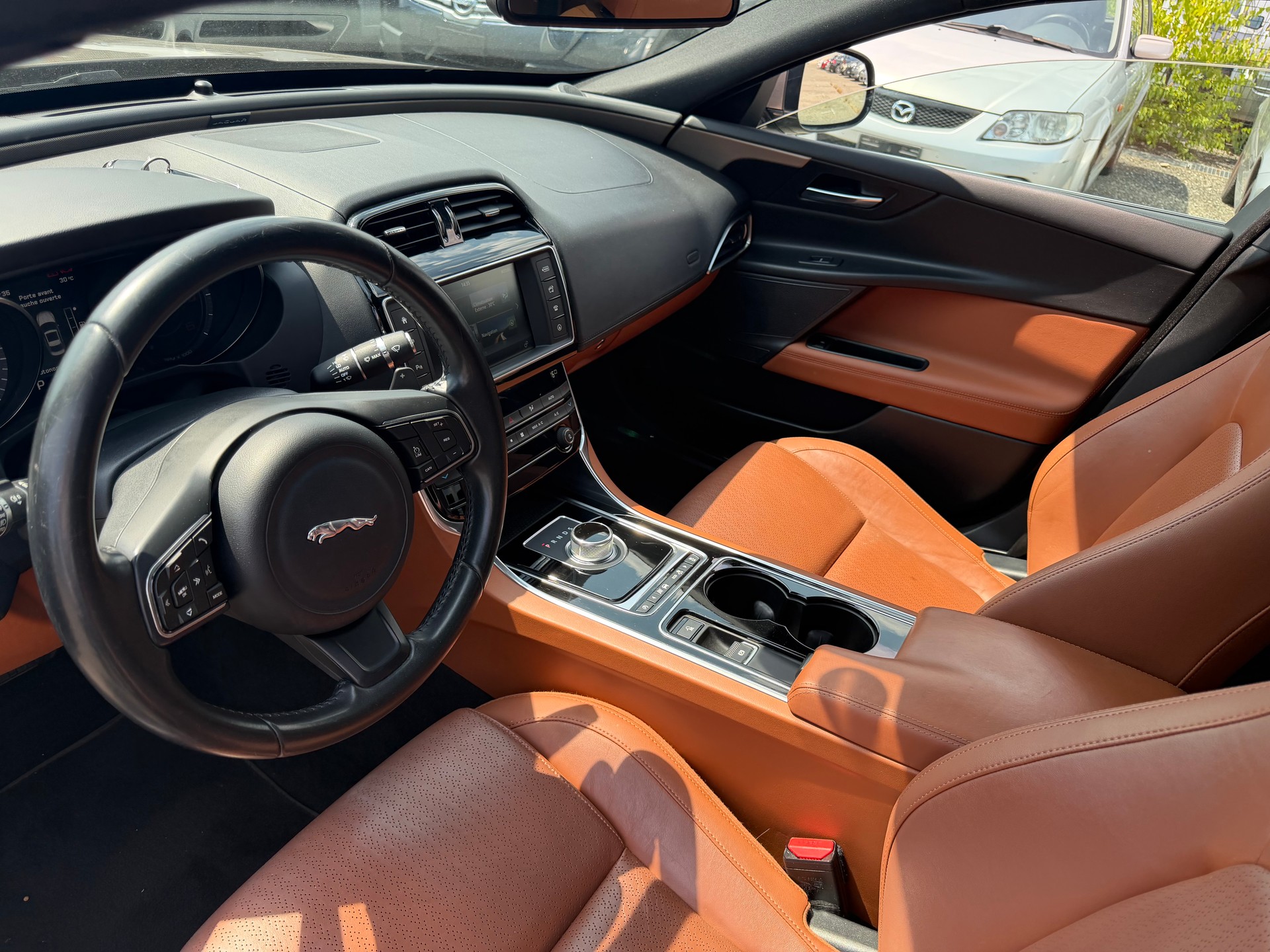 JAGUAR XE 20d Prestige Automat-image-4