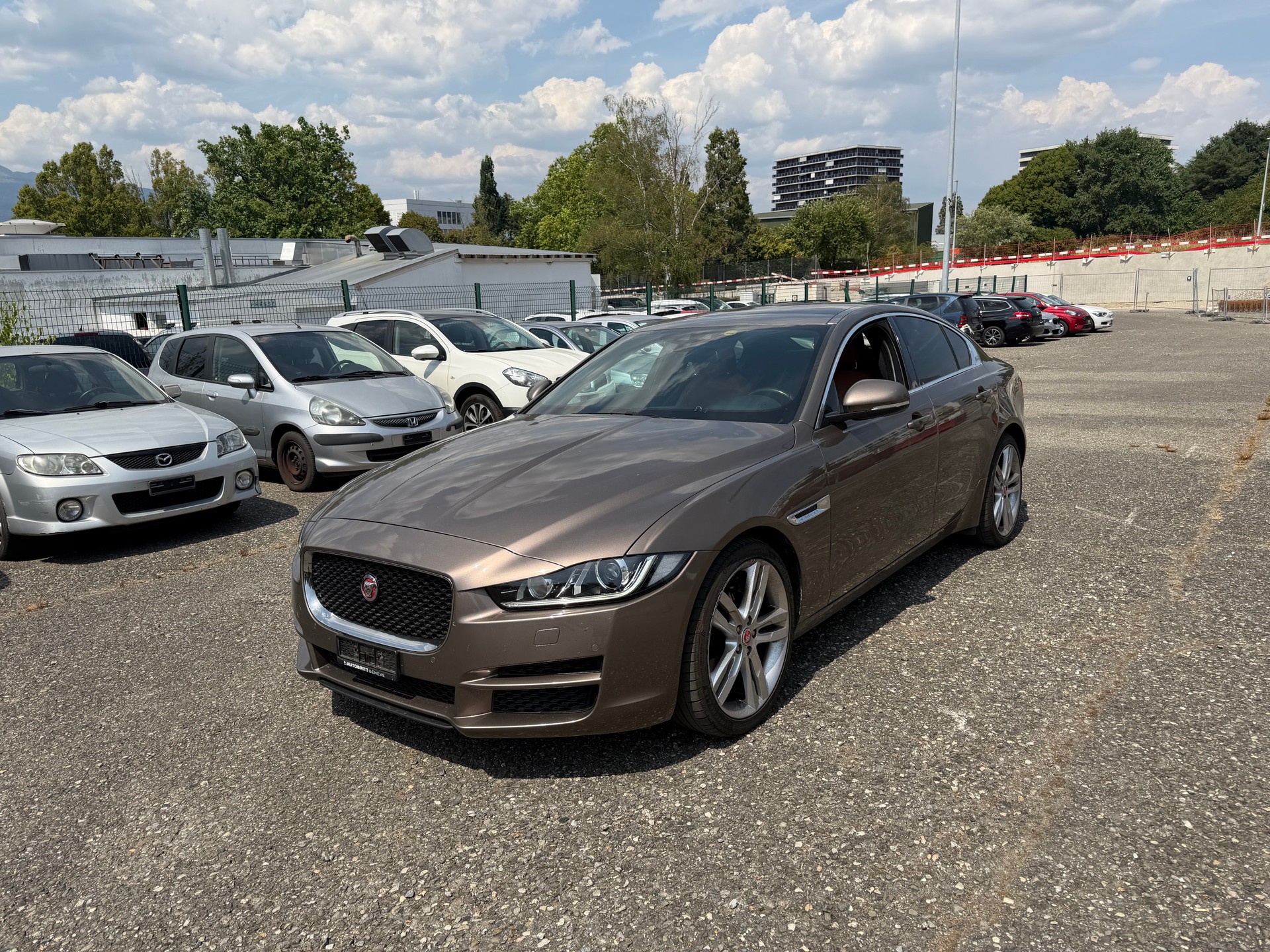 JAGUAR XE 20d Prestige Automat-image-2