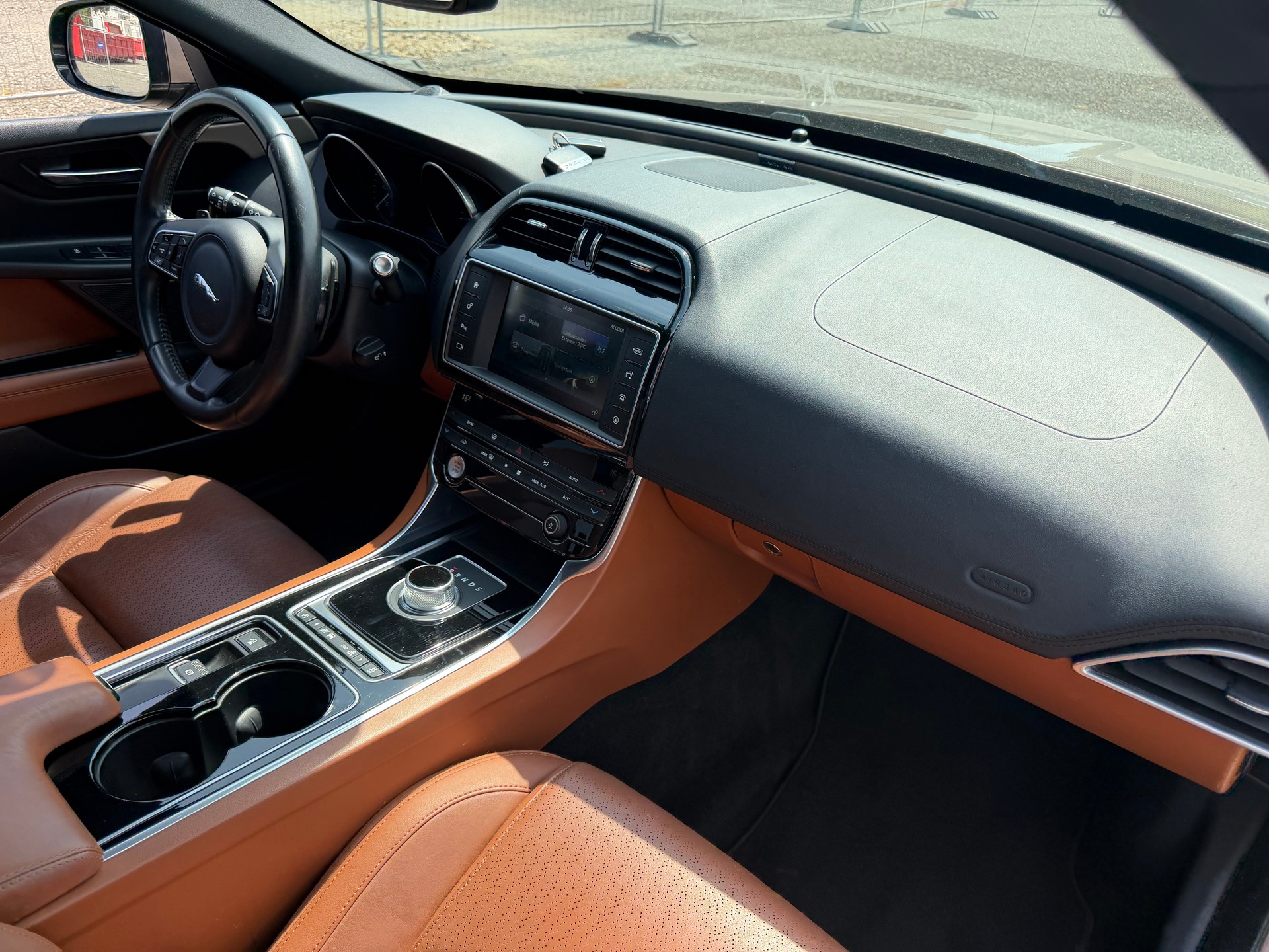 JAGUAR XE 20d Prestige Automat-image-11