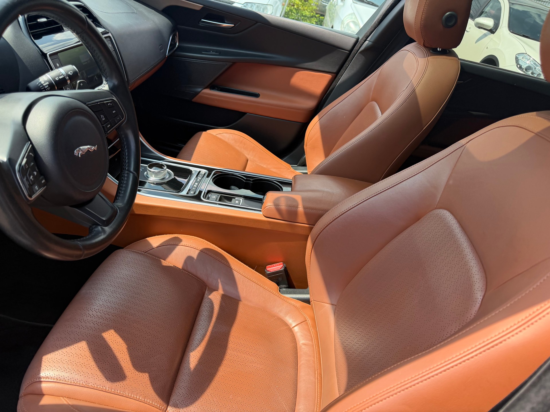 JAGUAR XE 20d Prestige Automat-image-3