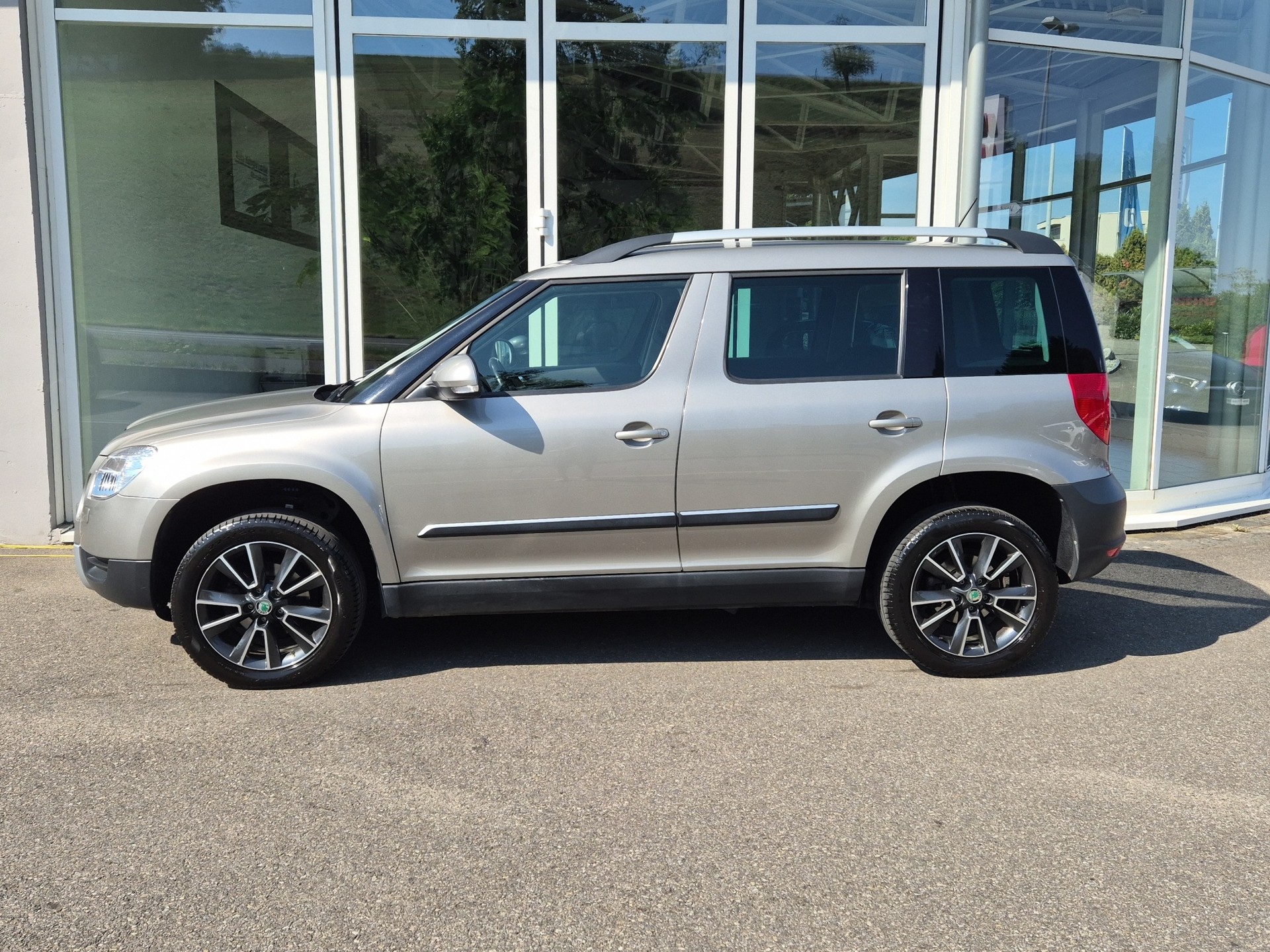 SKODA Yeti 1.4 TSI Fresh-image-2