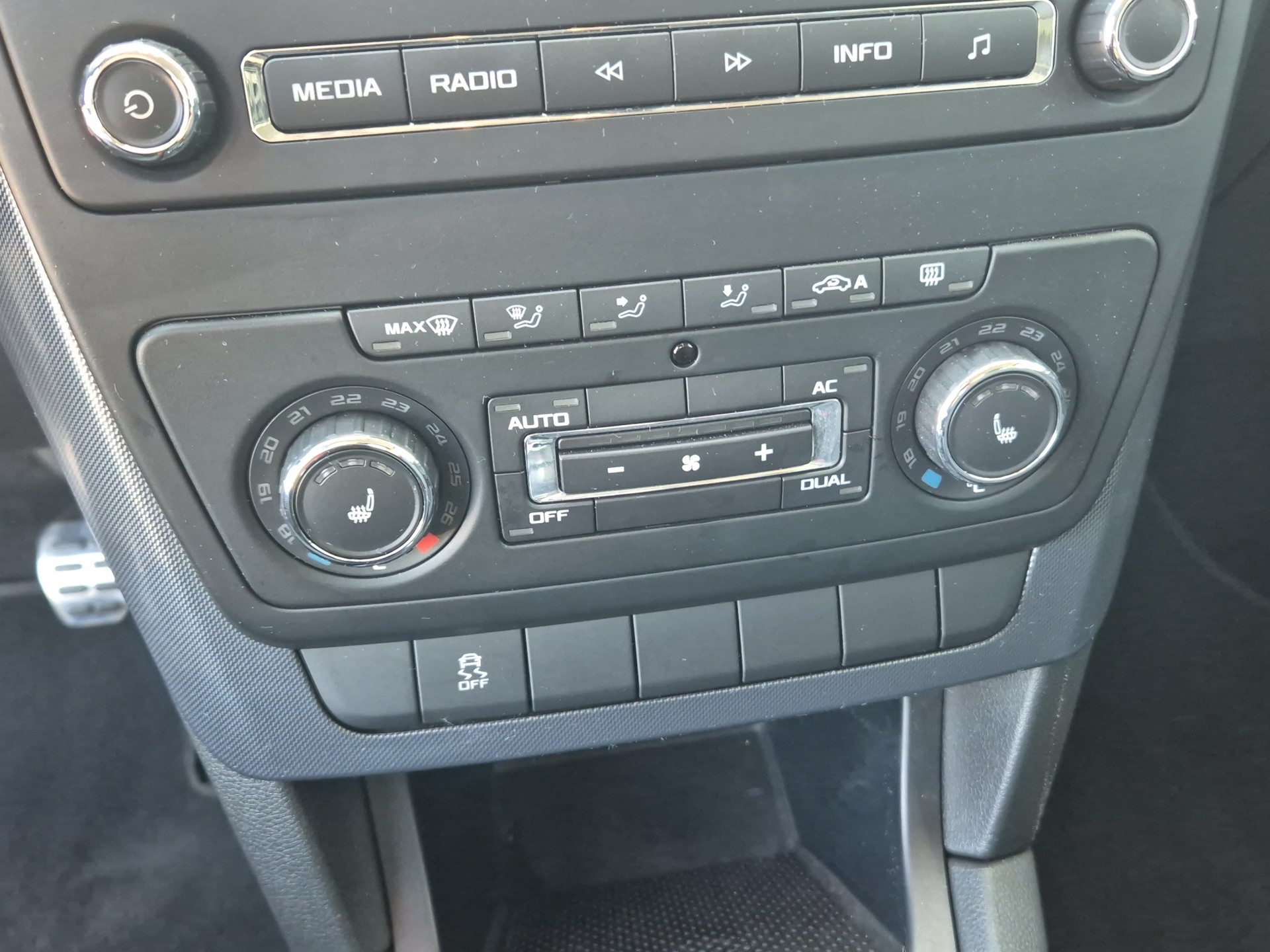 SKODA Yeti 1.4 TSI Fresh-image-12
