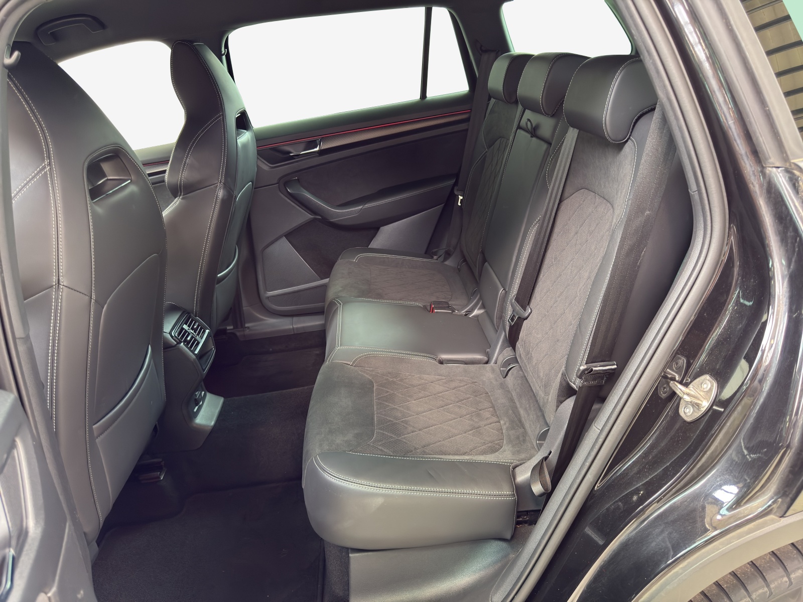 SKODA Kodiaq 2.0 TSI 4x4 SportLine-image-11