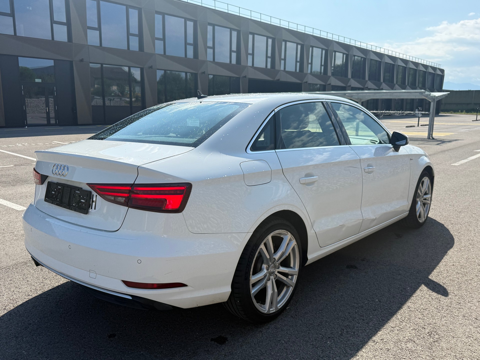 AUDI A3 Limousine 1.0 TFSI Sport S-tronic-image-4