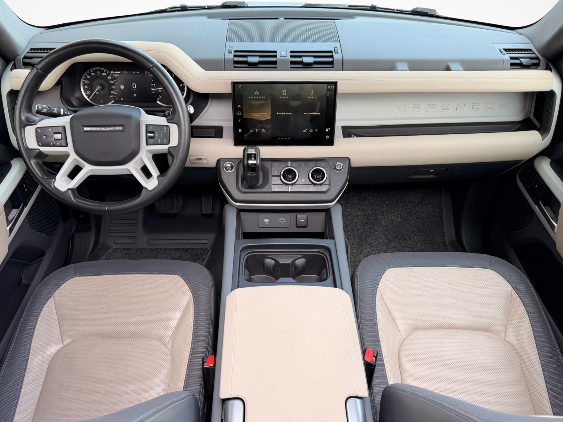 LAND ROVER Defender 110 3.0 D I6 200 X-Dynamic SE-showroom-element-2