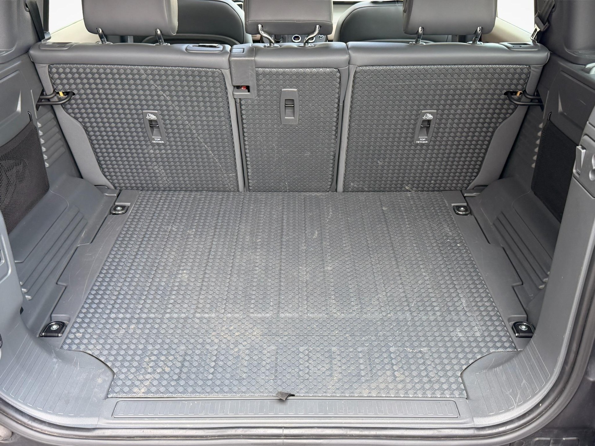 LAND ROVER Defender 110 3.0 D I6 200 X-Dynamic SE-image-15