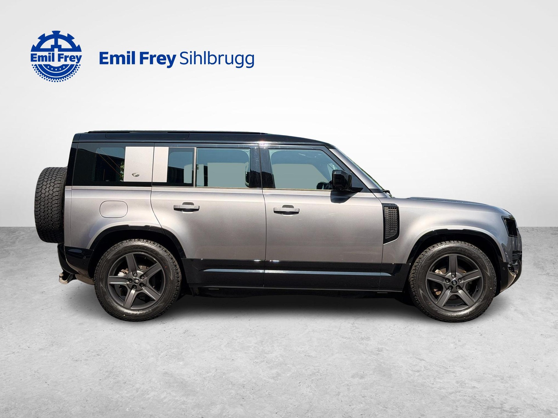 LAND ROVER Defender 110 3.0 D I6 200 X-Dynamic SE-image-6