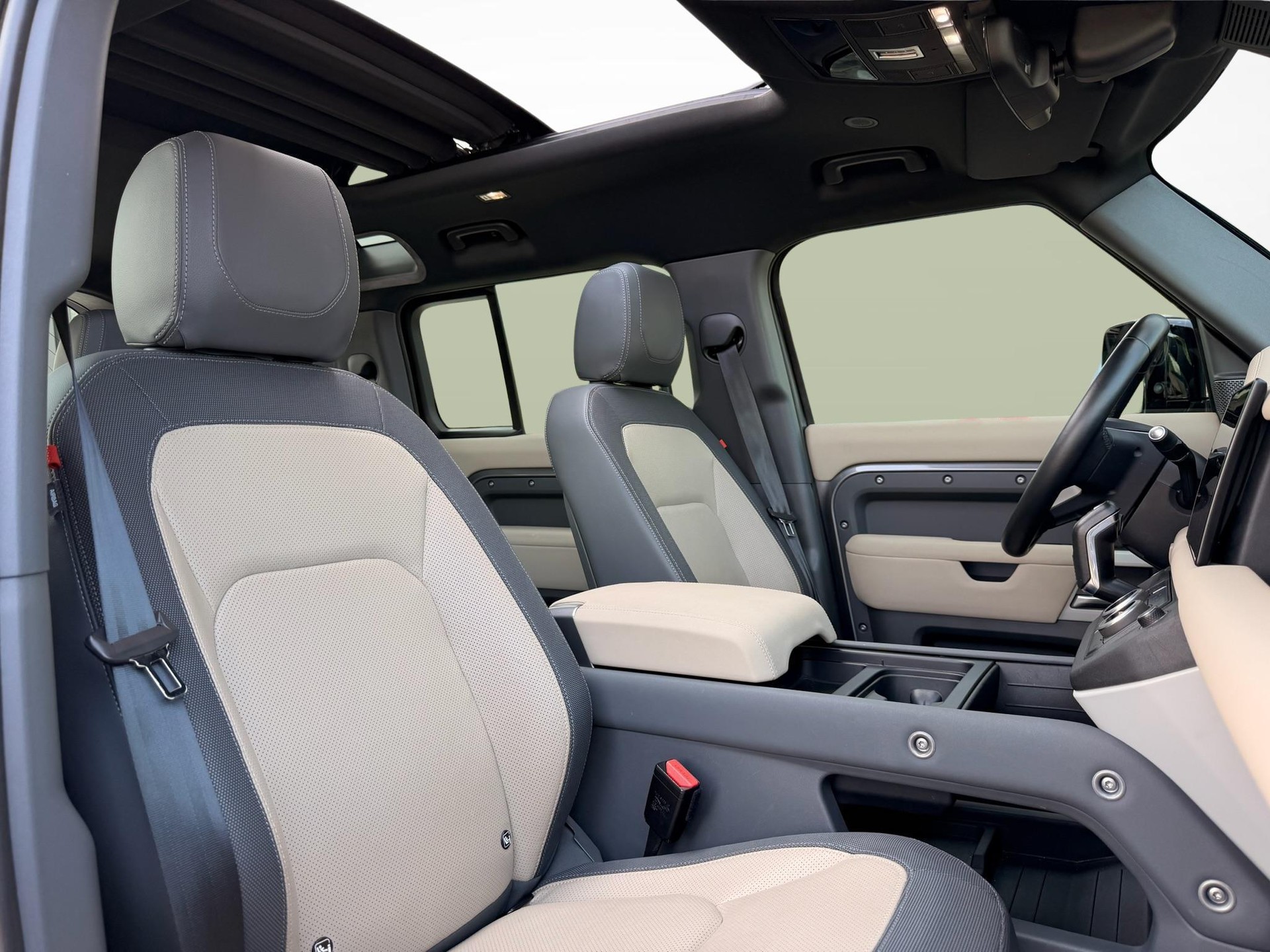 LAND ROVER Defender 110 3.0 D I6 200 X-Dynamic SE-image-3