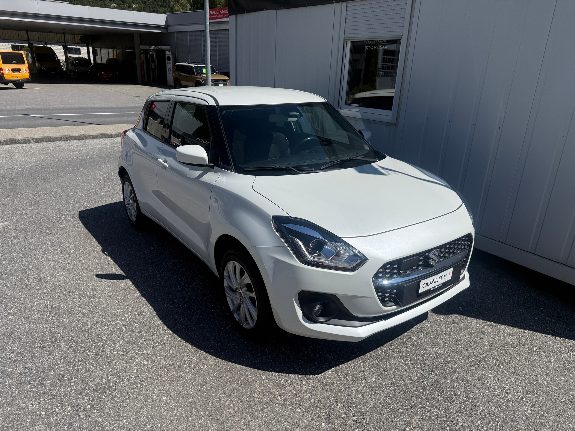 SUZUKI Swift 1.2i Piz Sulai Top Hybrid Allgrip 4x4 *1. HAND* KLIMA* LED* DAB**-image-1