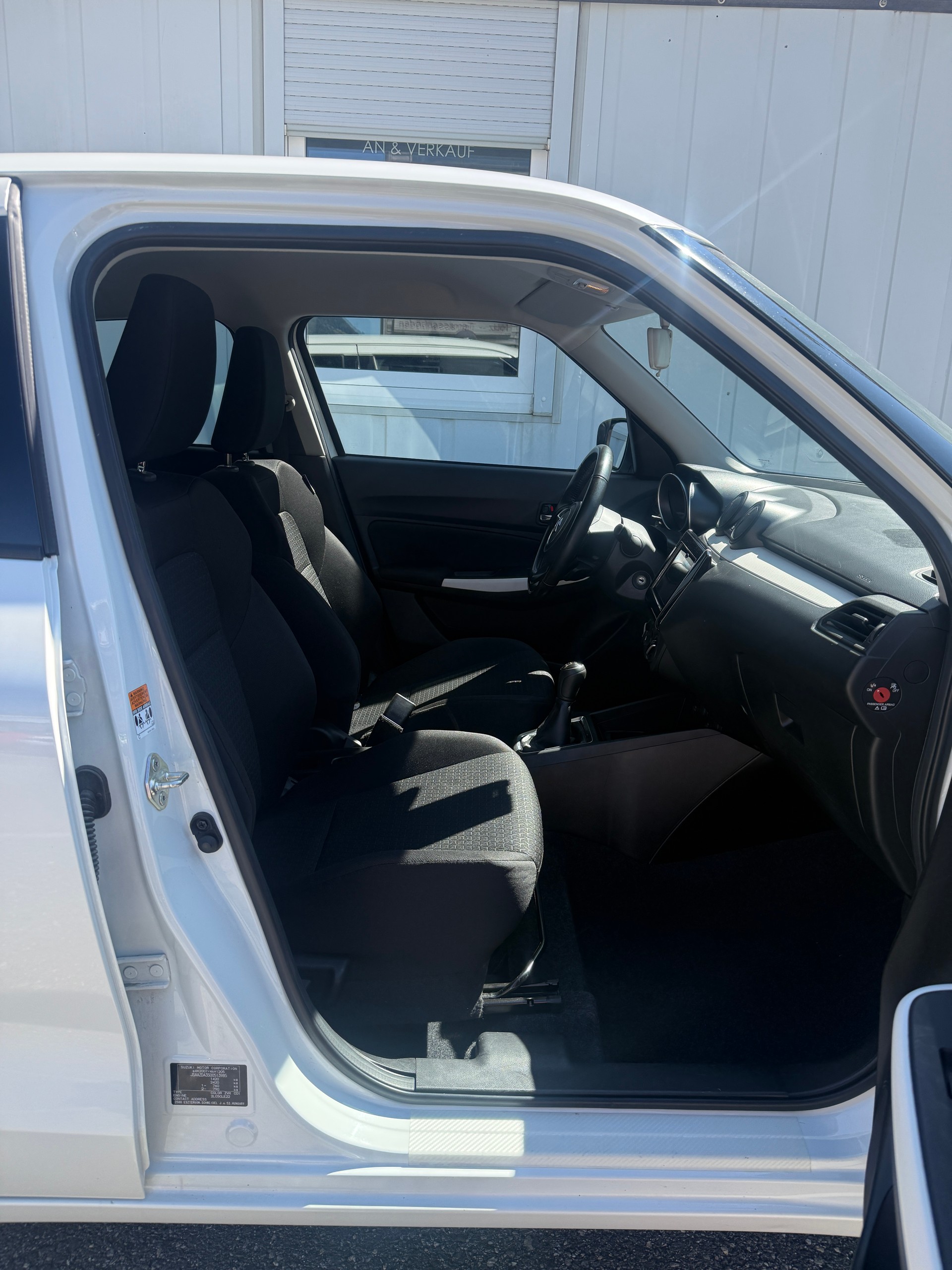 SUZUKI Swift 1.2i Piz Sulai Top Hybrid Allgrip 4x4 *1. HAND* KLIMA* LED* DAB**-image-14