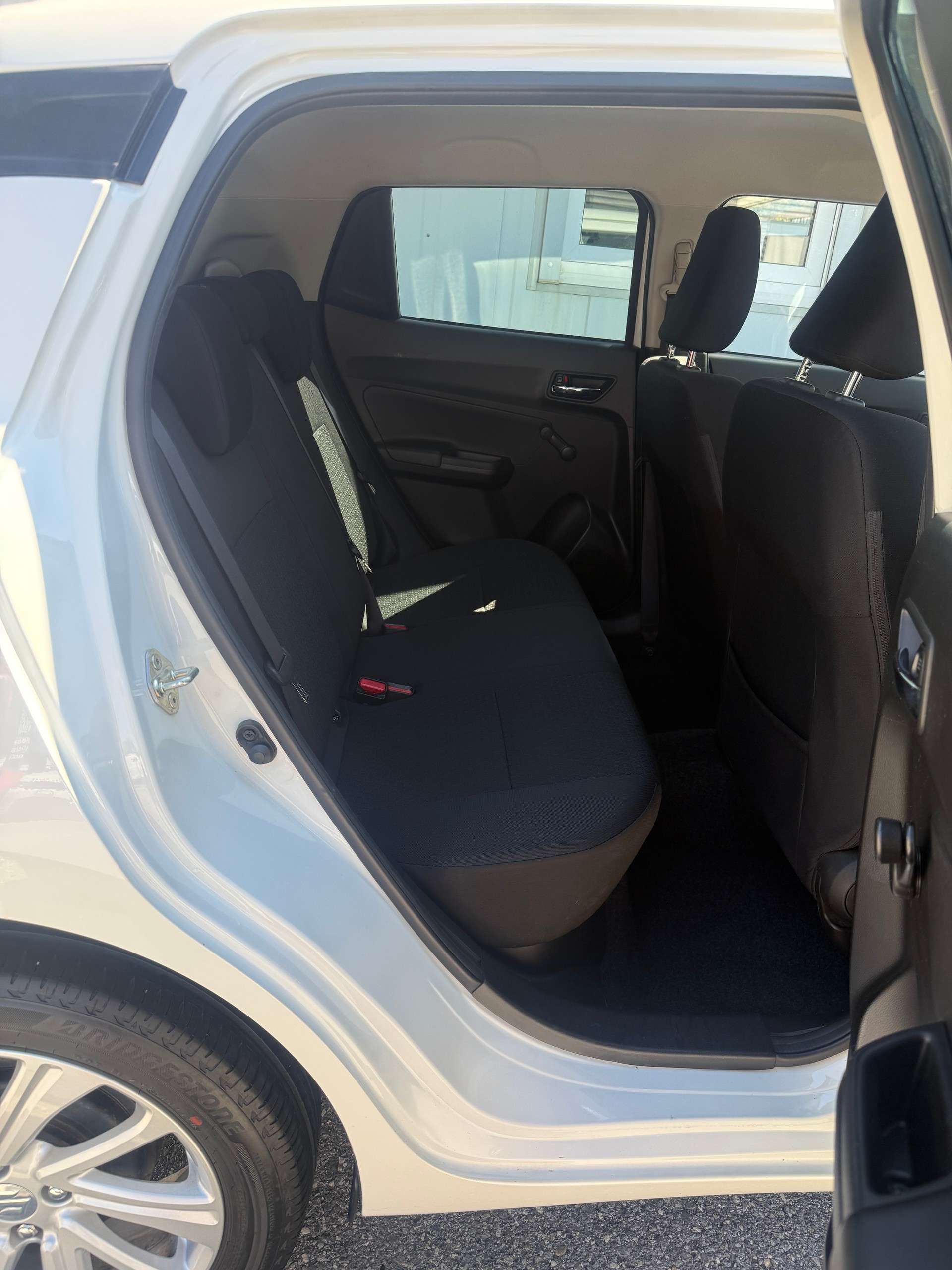 SUZUKI Swift 1.2i Piz Sulai Top Hybrid Allgrip 4x4 *1. HAND* KLIMA* LED* DAB**-image-15
