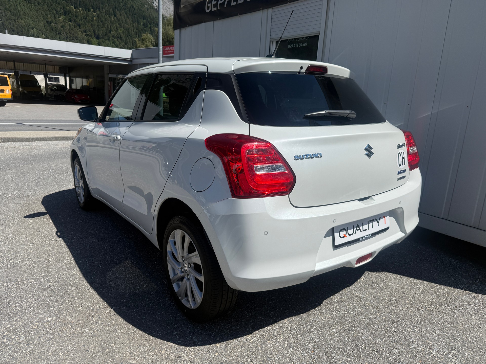 SUZUKI Swift 1.2i Piz Sulai Top Hybrid Allgrip 4x4 *1. HAND* KLIMA* LED* DAB**-image-6