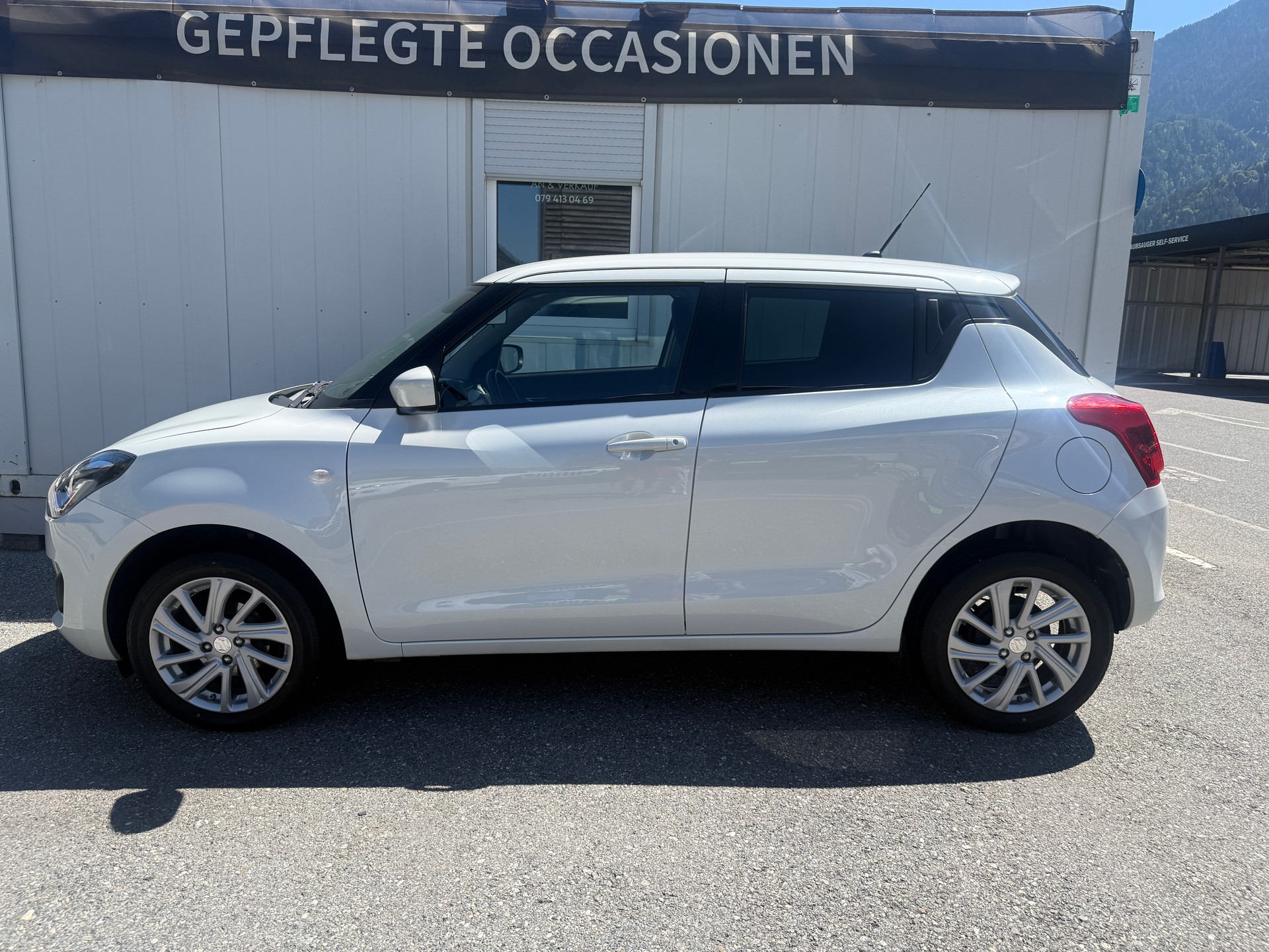 SUZUKI Swift 1.2i Piz Sulai Top Hybrid Allgrip 4x4 *1. HAND* KLIMA* LED* DAB**-image-7